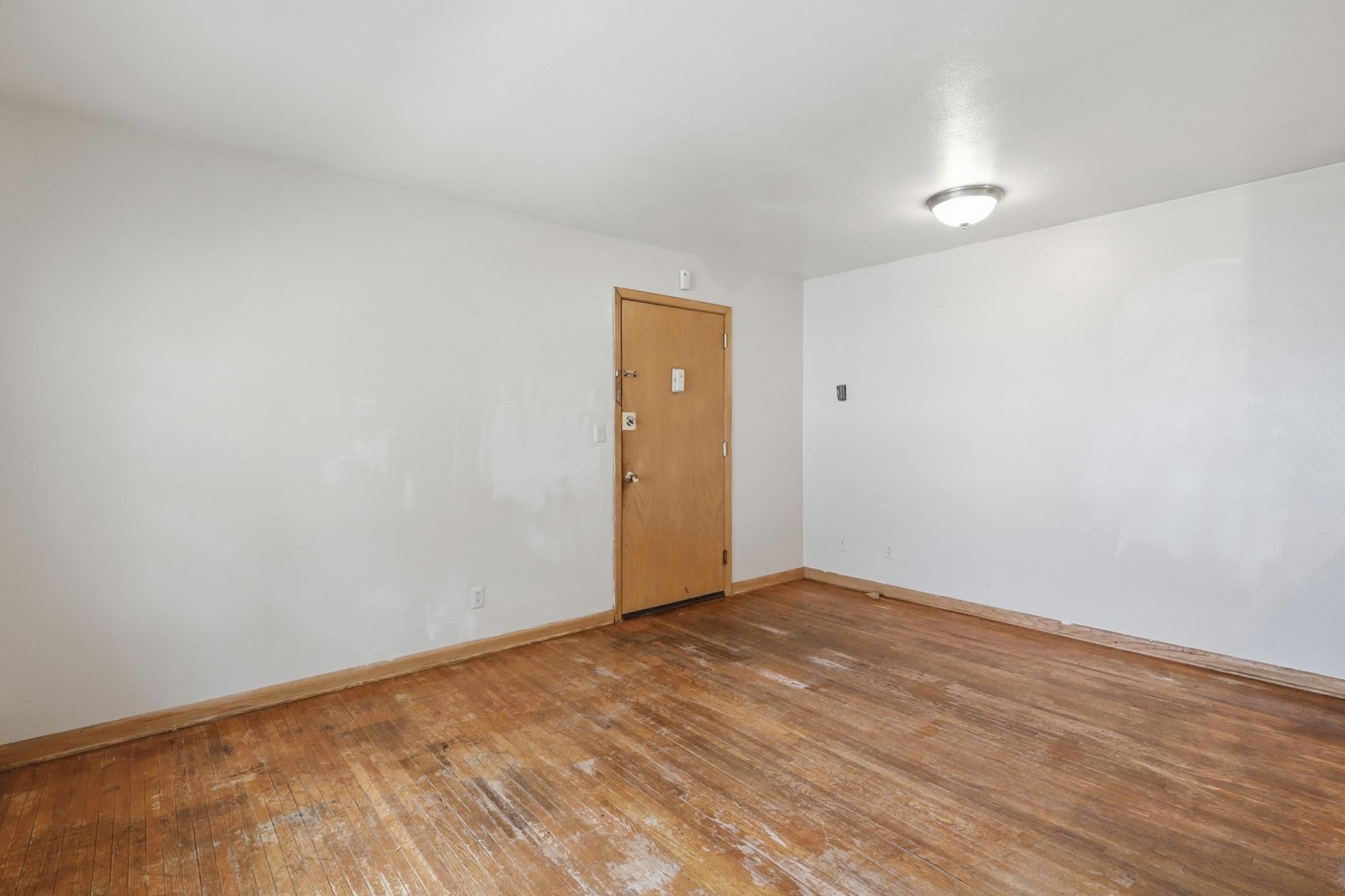 826 5th Street E Property Photo 2