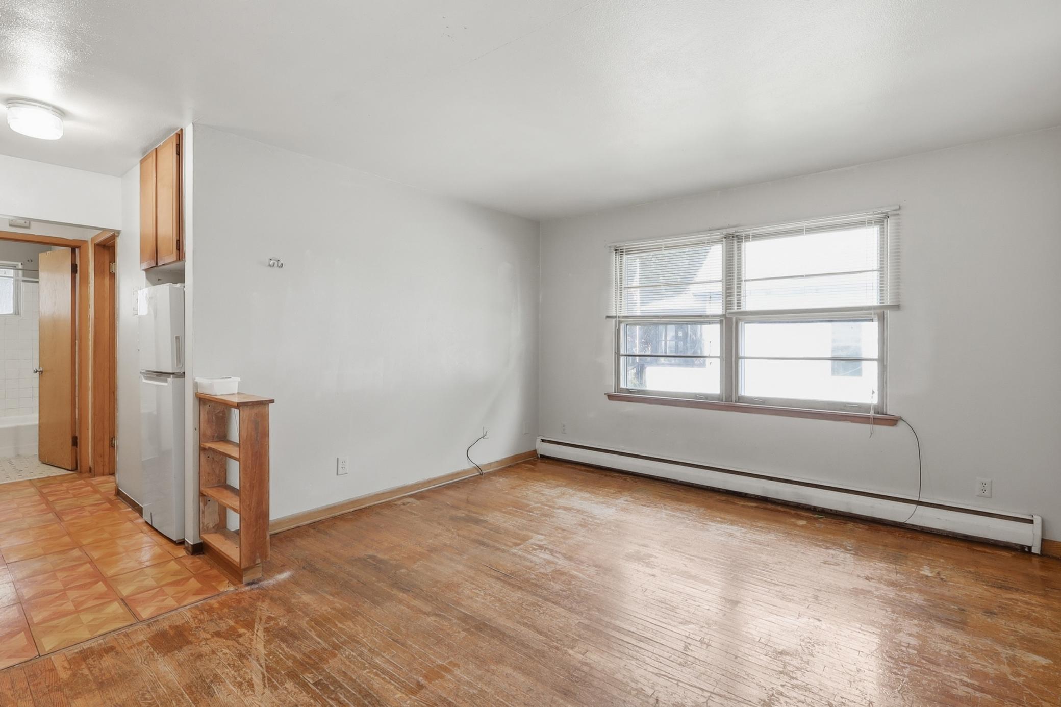 826 5th Street E Property Photo 4
