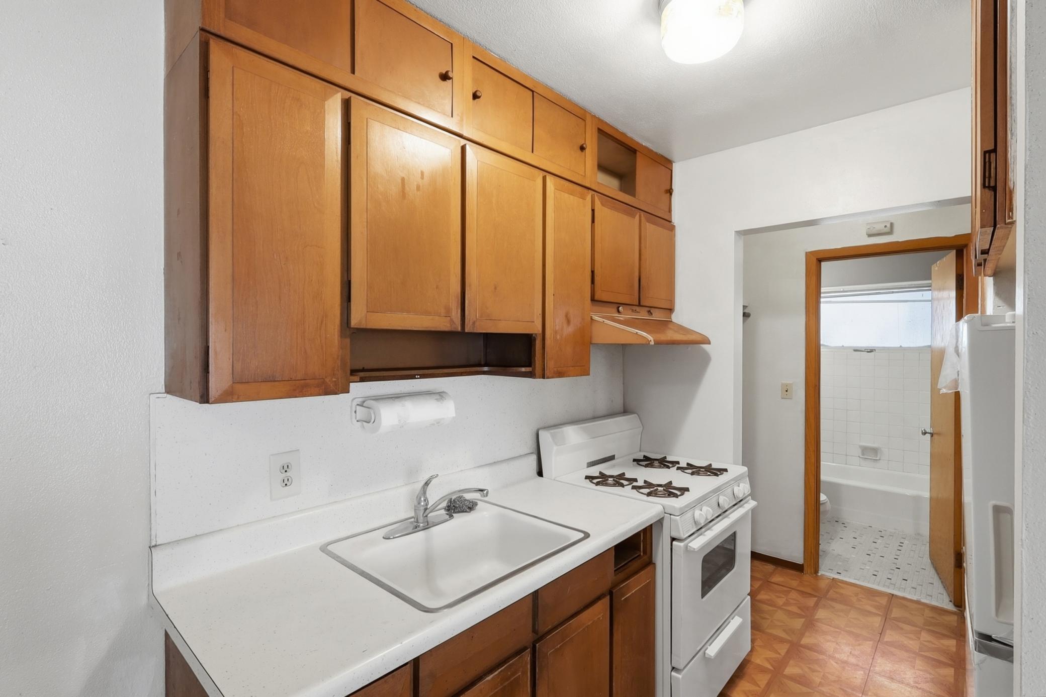 826 5th Street E Property Photo 6
