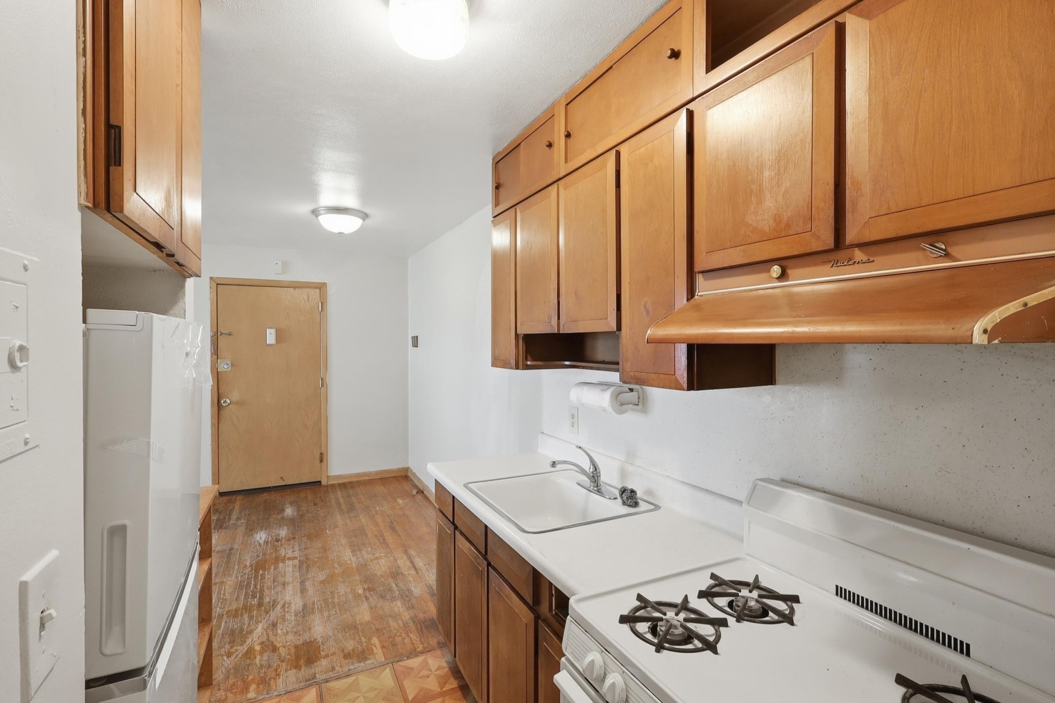 826 5th Street E Property Photo 7
