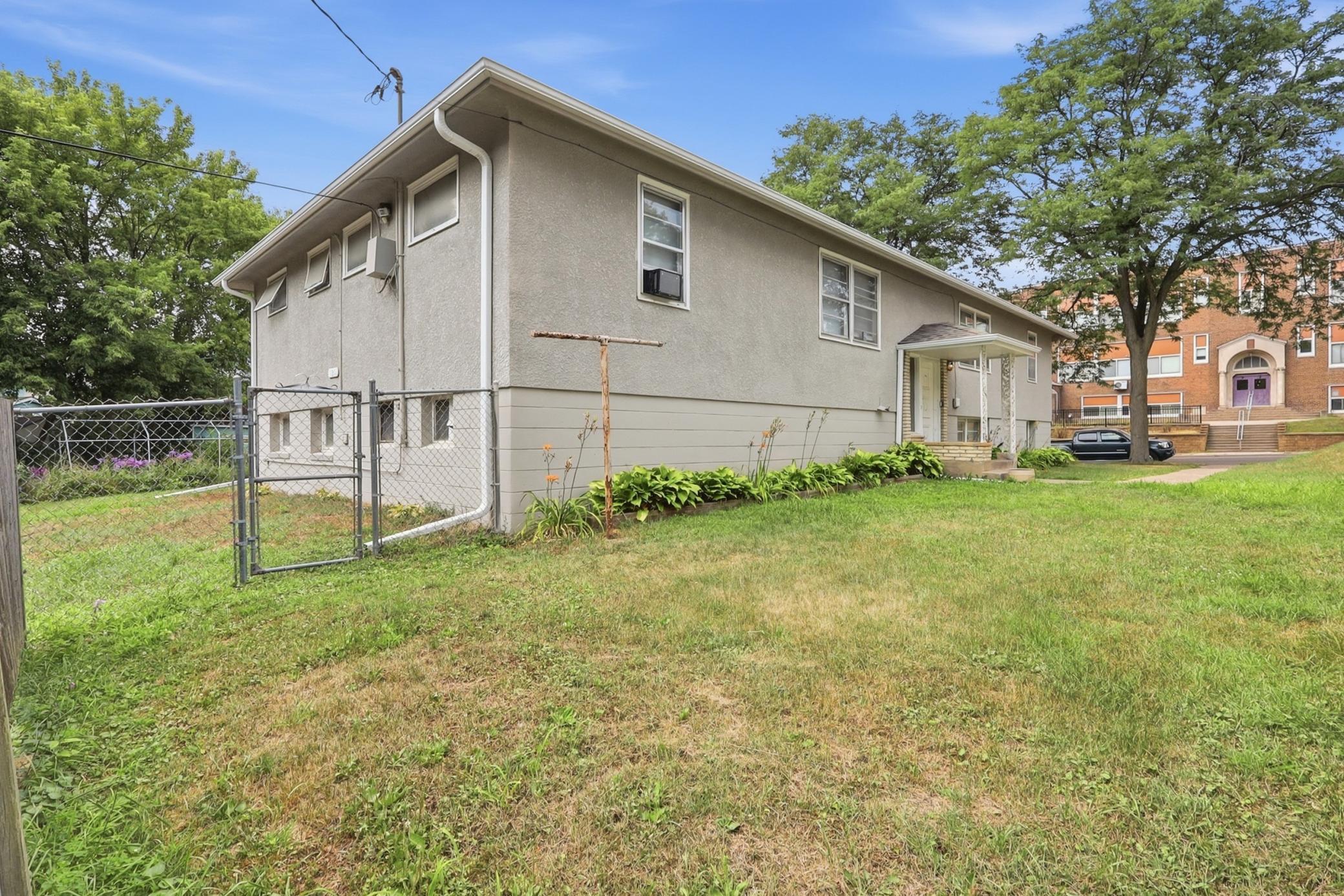 826 5th Street E Property Photo 17