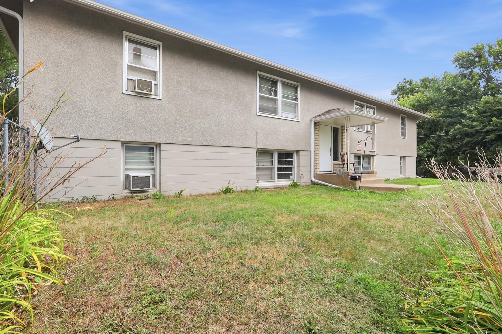 826 5th Street E Property Photo 19