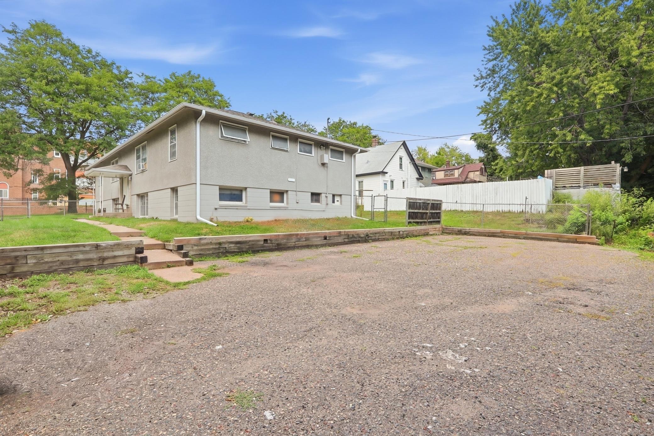 826 5th Street E Property Photo 21