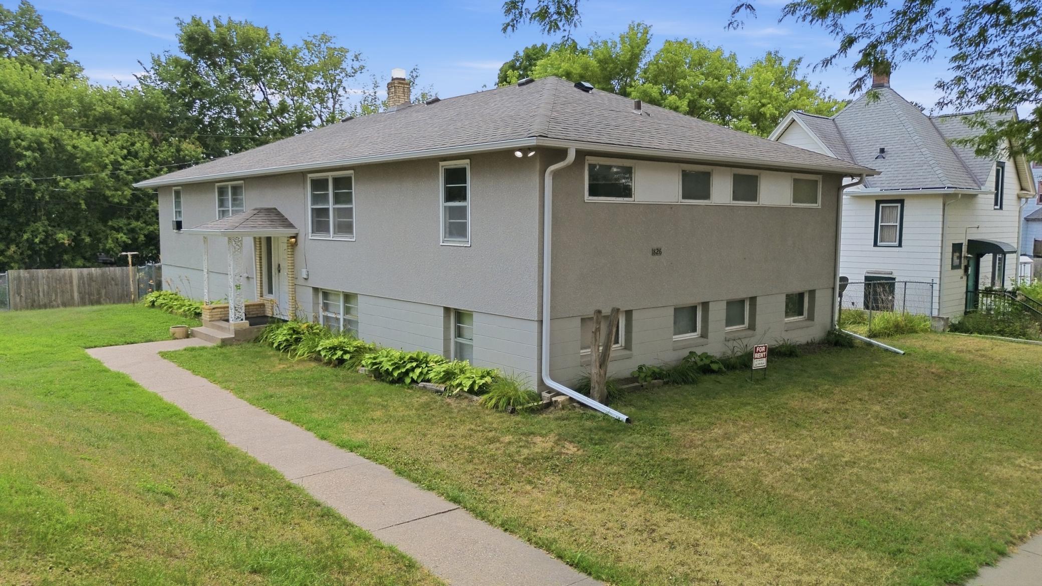 826 5th Street E Property Photo 22