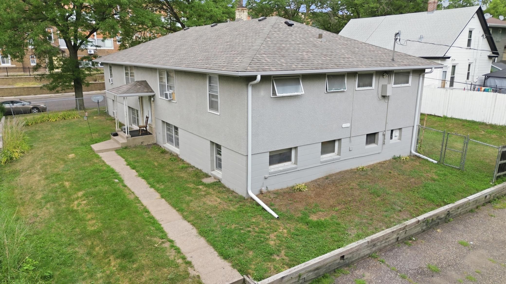 826 5th Street E Property Photo 26