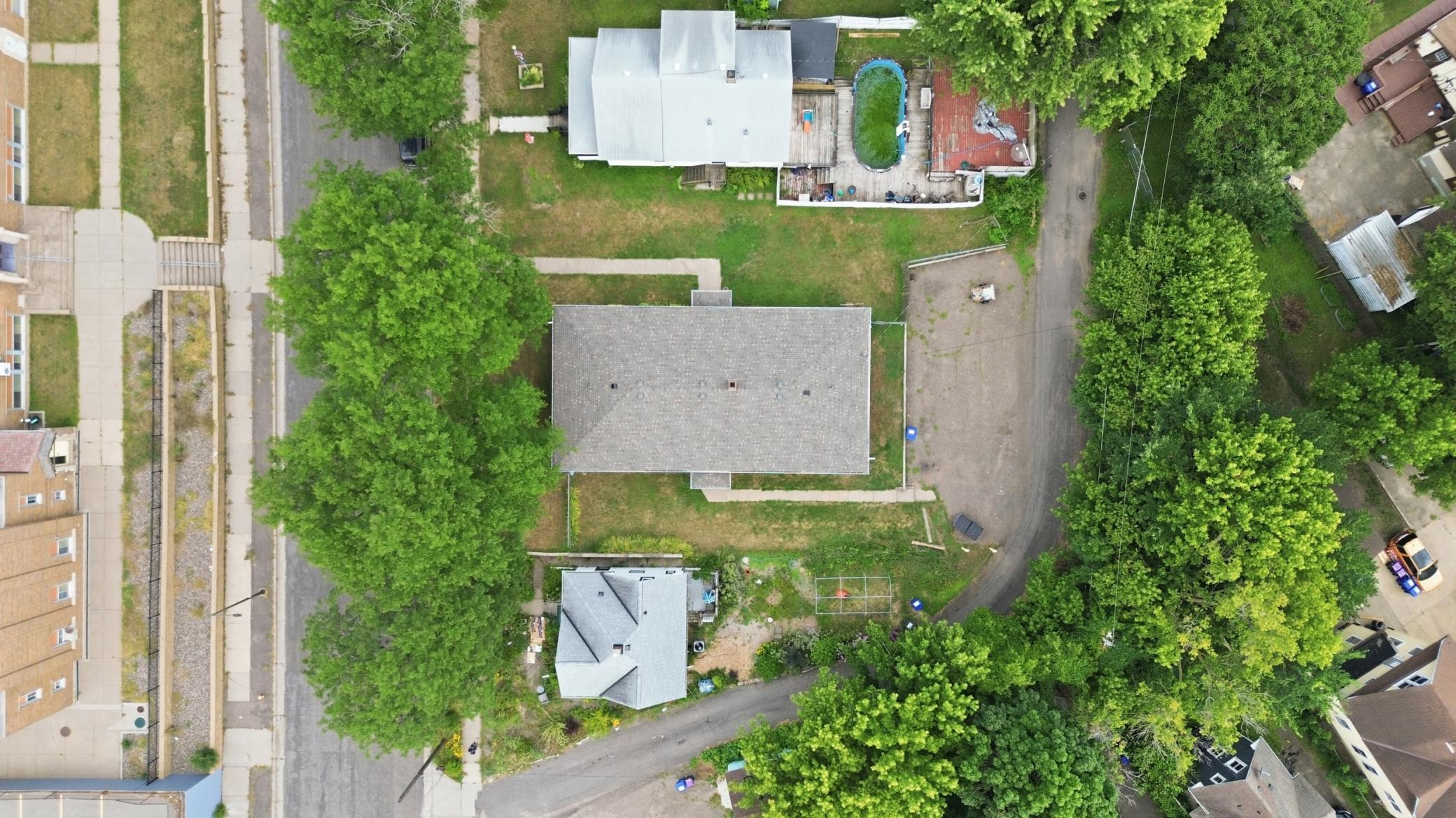 826 5th Street E Property Photo 28