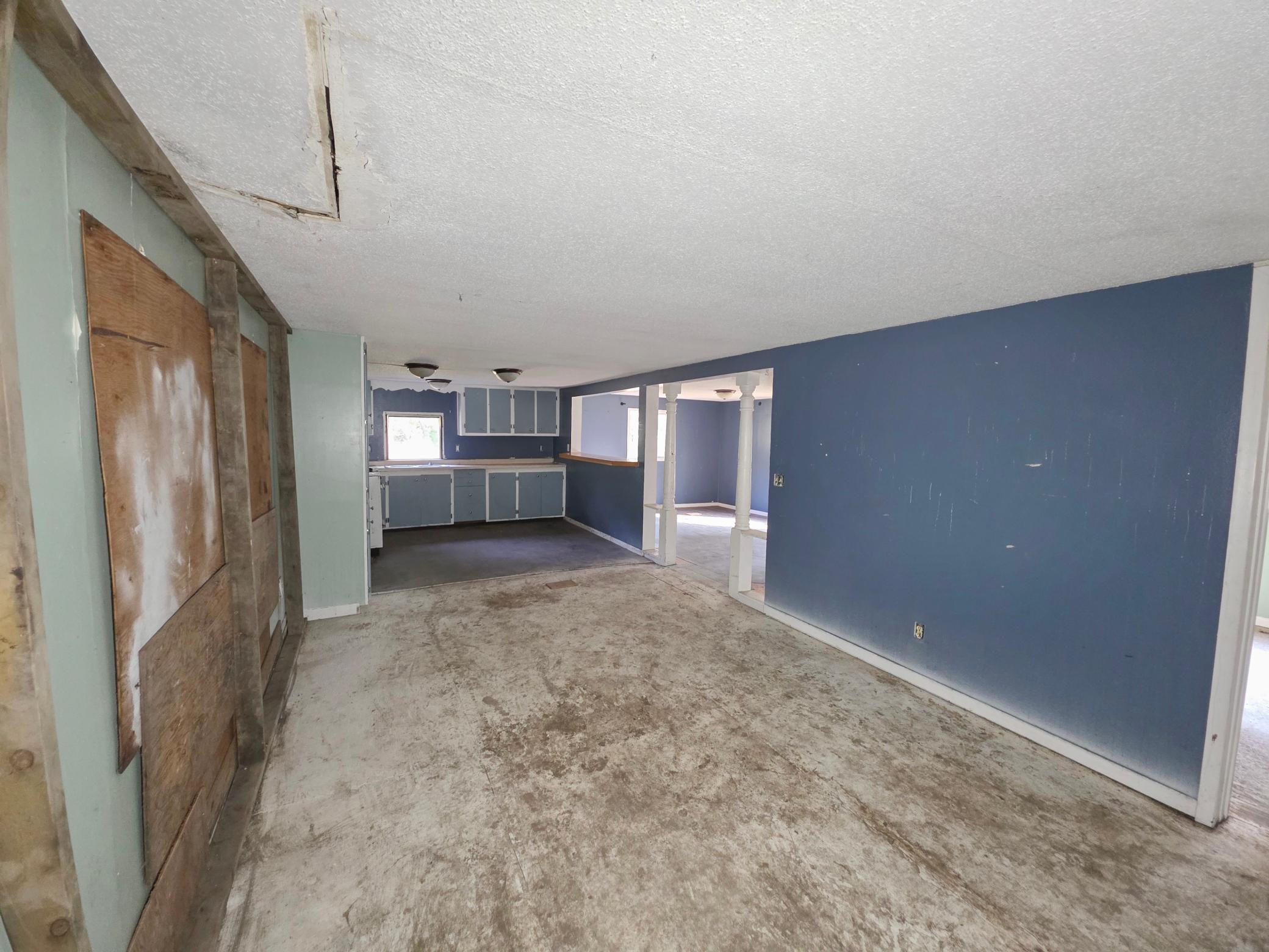 47099 Center Street W Property Photo 5