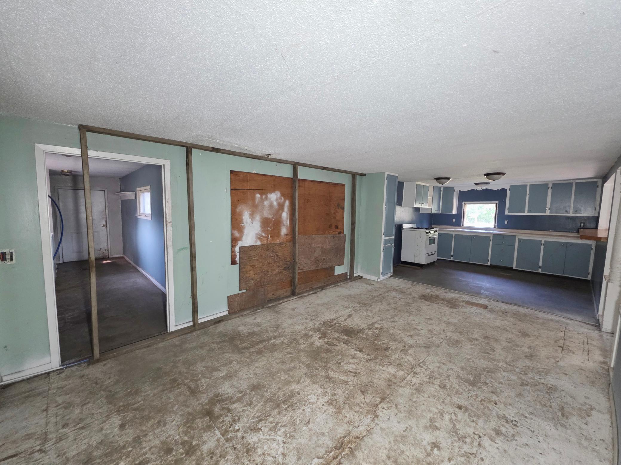 47099 Center Street W Property Photo 6