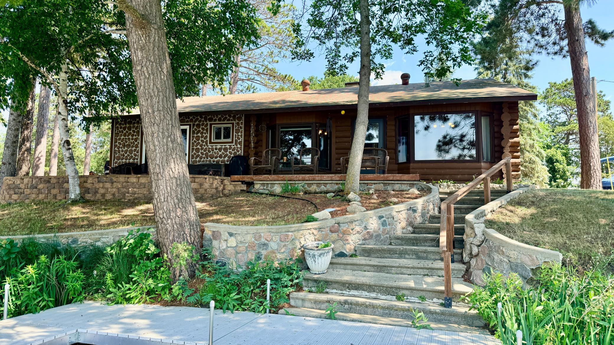 306 E River Drive Property Photo 1