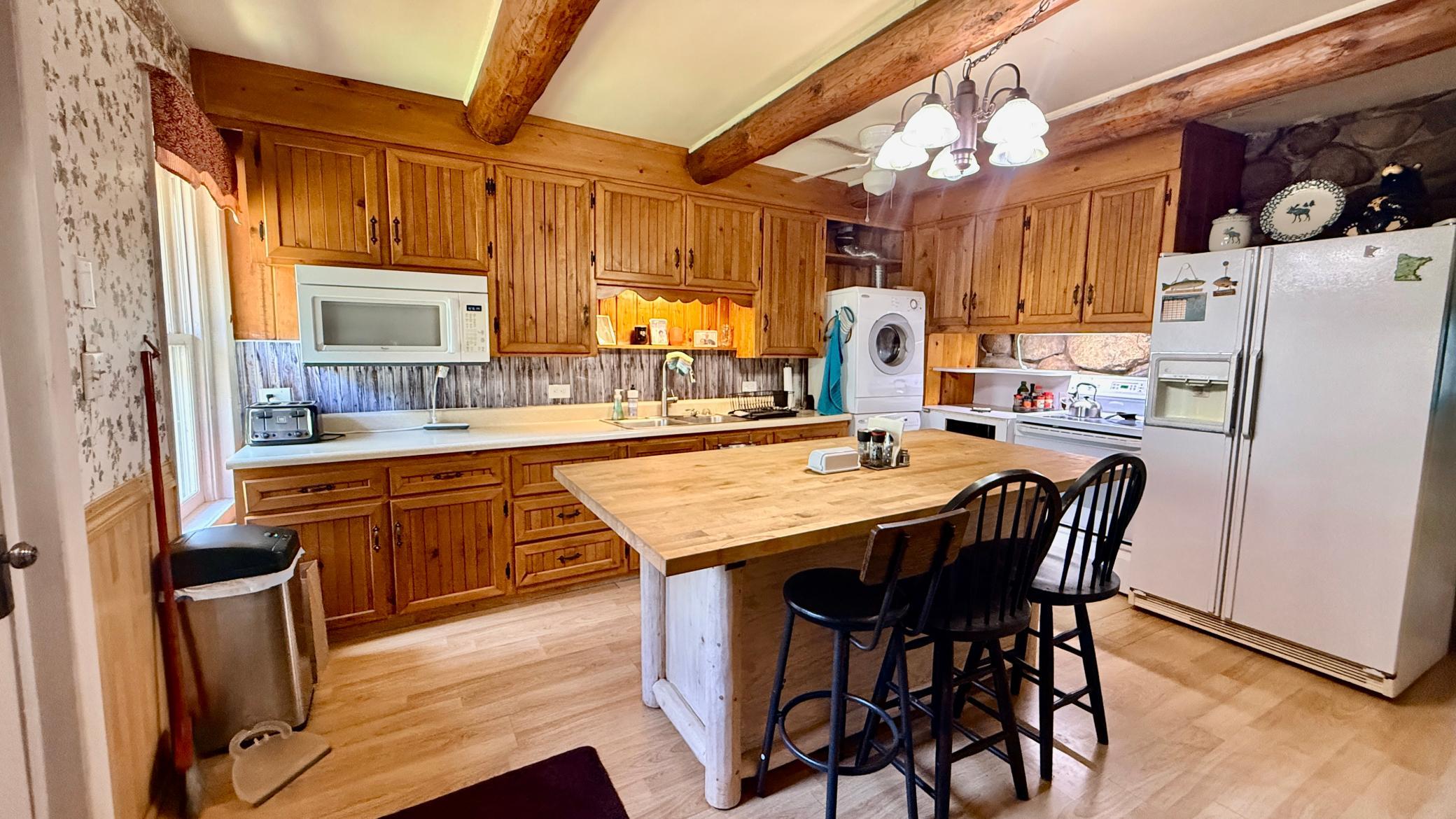 306 E River Drive Property Photo 3