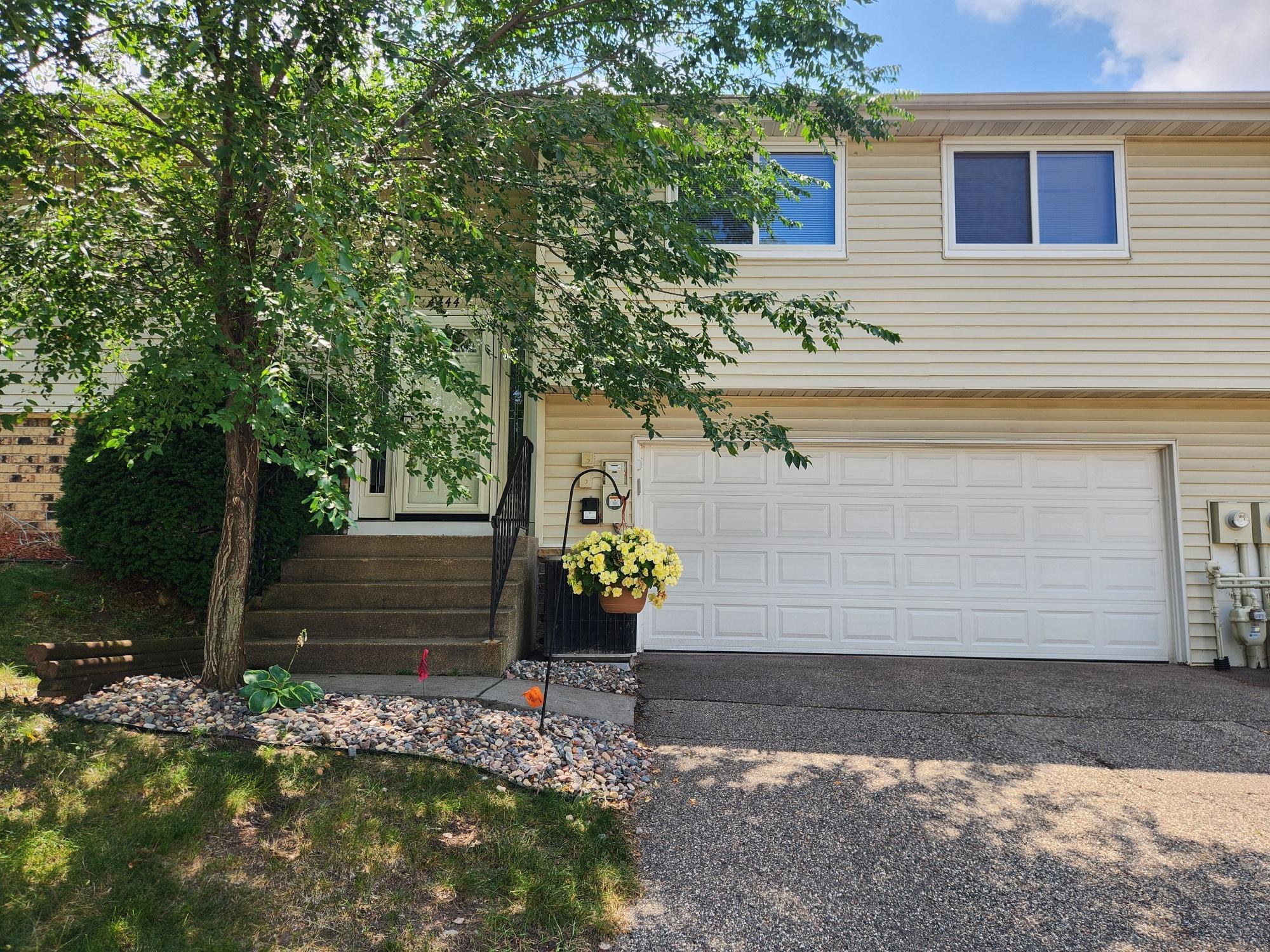 4444 Woodgate Court Property Photo 2