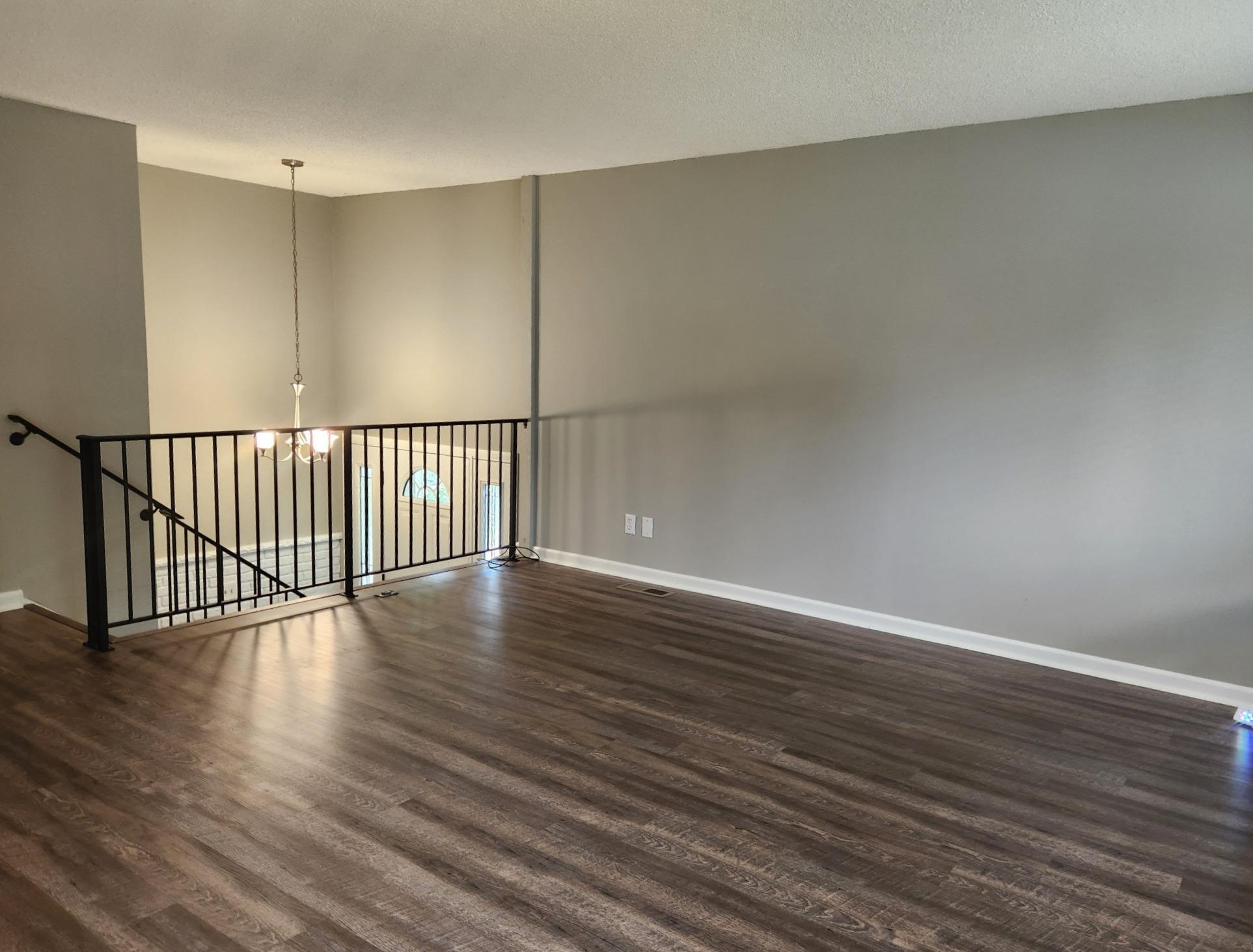 4444 Woodgate Court Property Photo 6