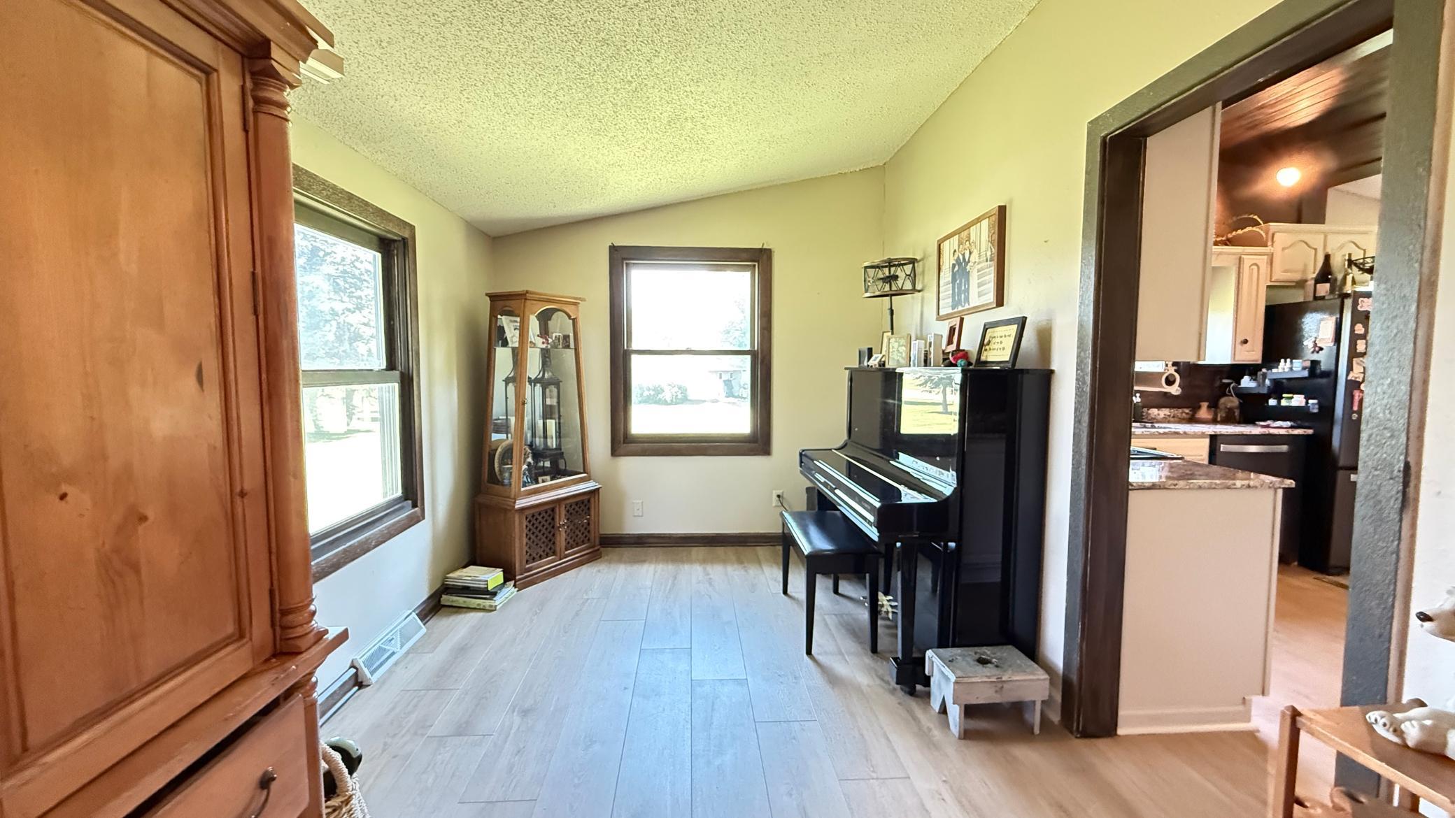 244 W Christenson Avenue Property Photo 27