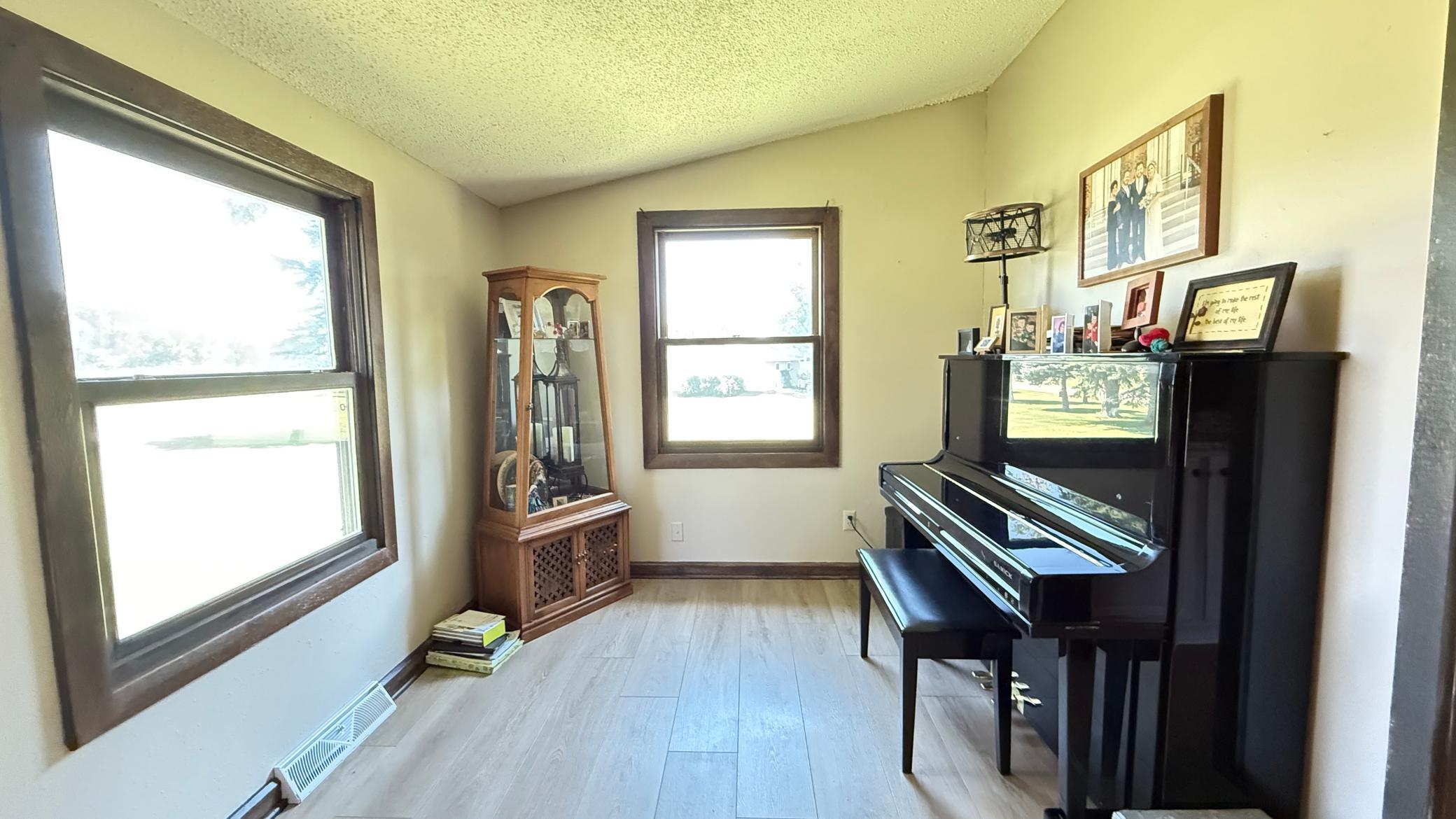 244 W Christenson Avenue Property Photo 28