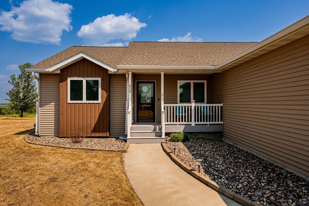 620 2nd Street Property Photo 4