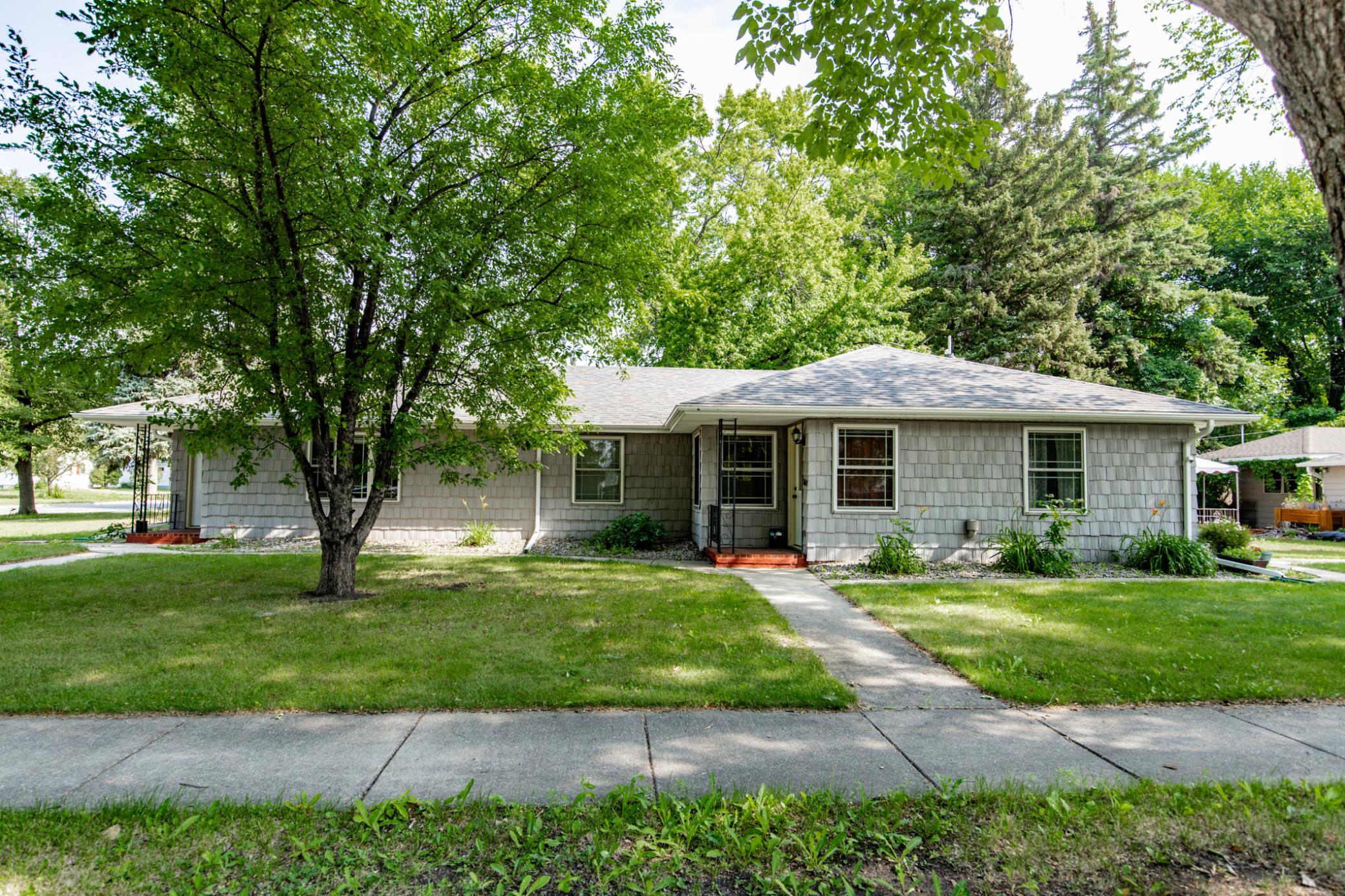 1601-1603 Broadway N Property Photo 2