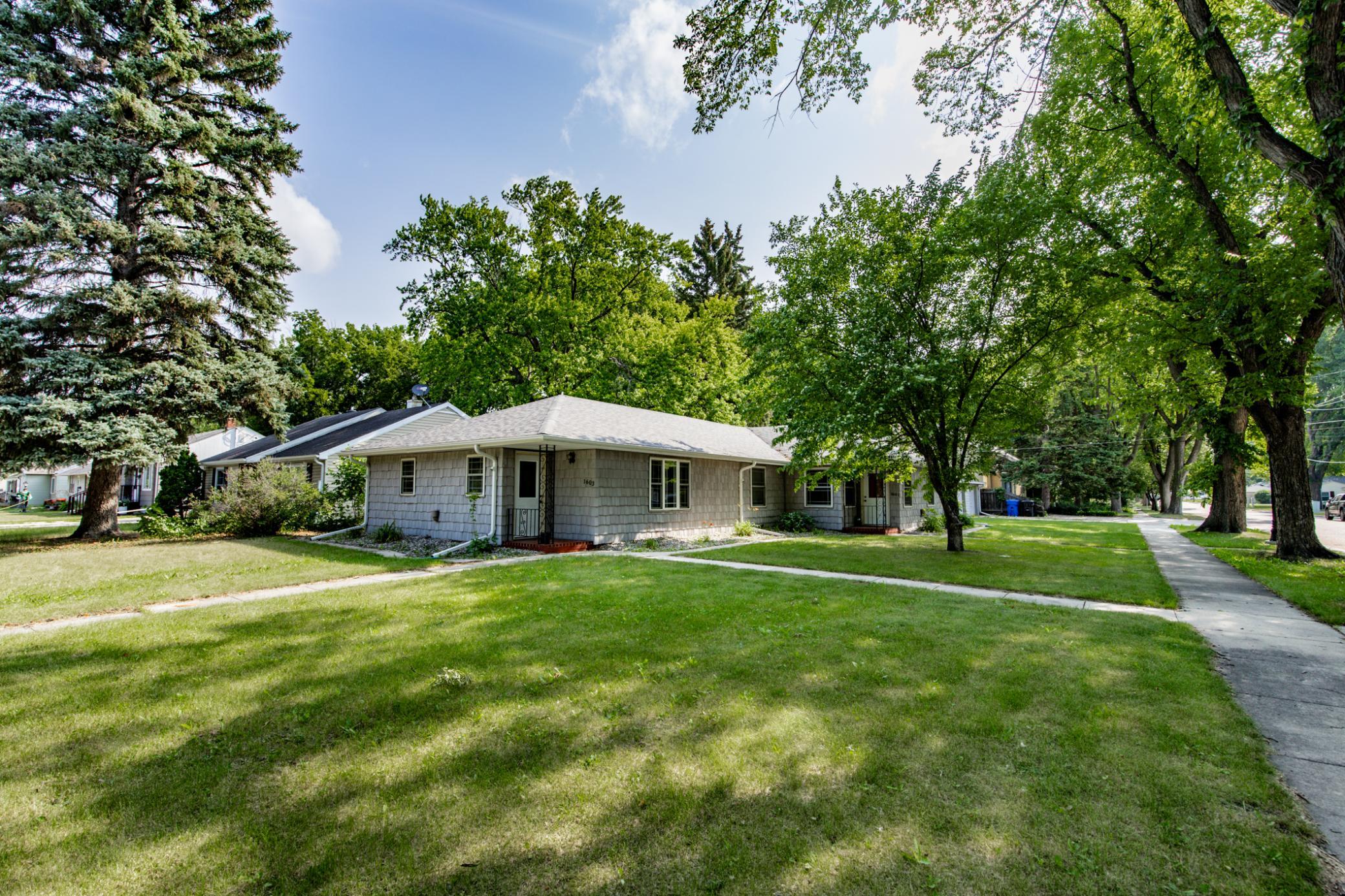 1601-1603 Broadway N Property Photo 3