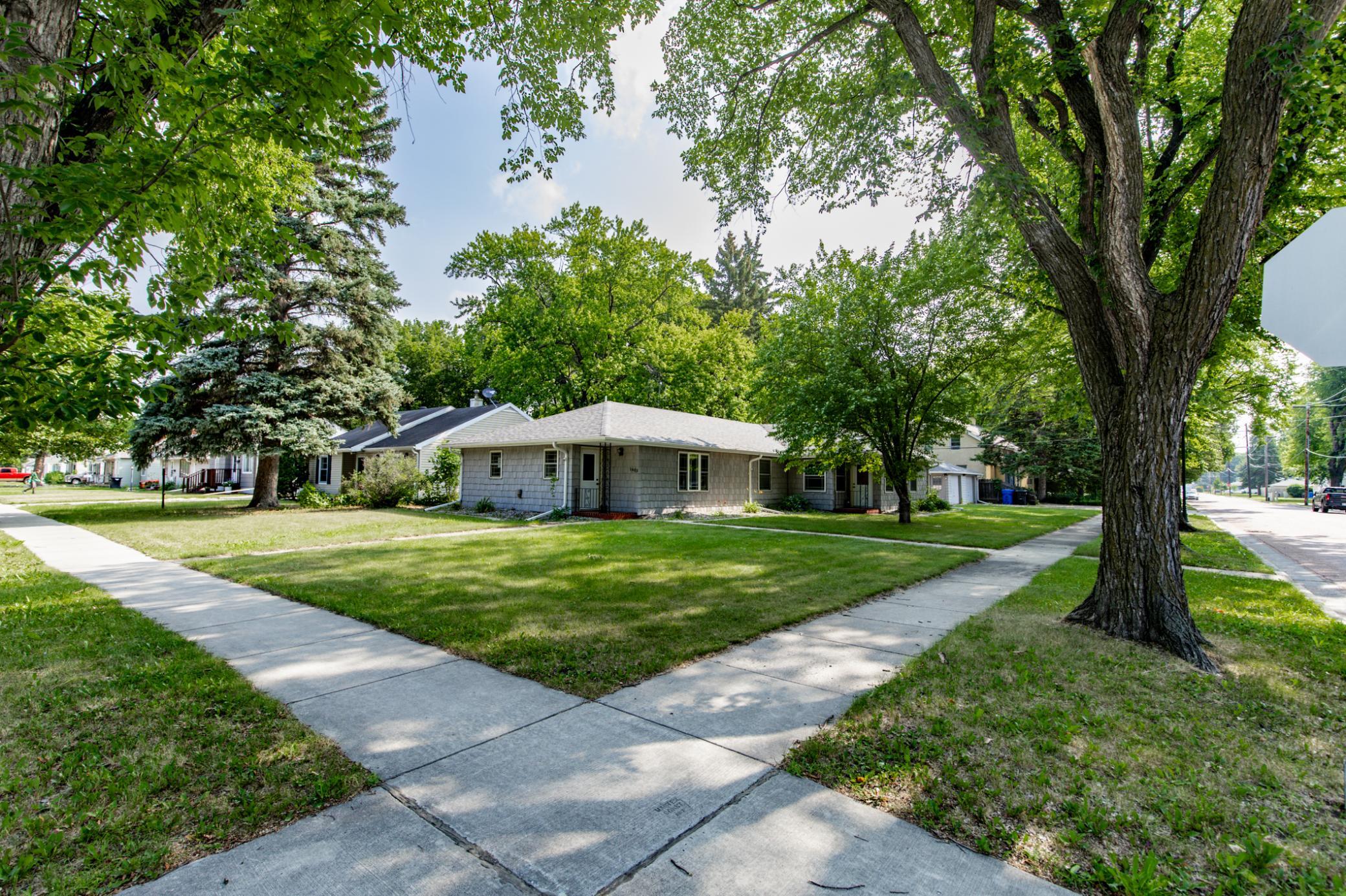 1601-1603 Broadway N Property Photo 4