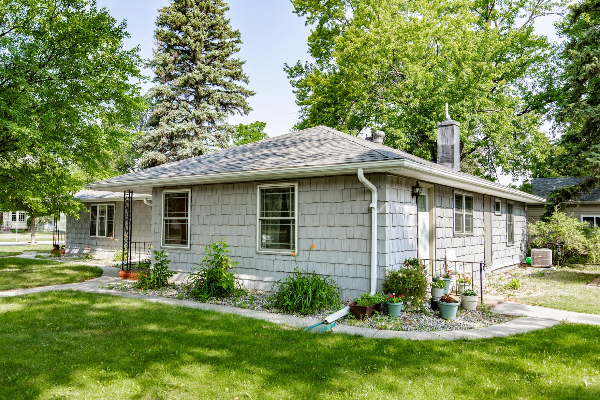 1601-1603 Broadway N Property Photo 5