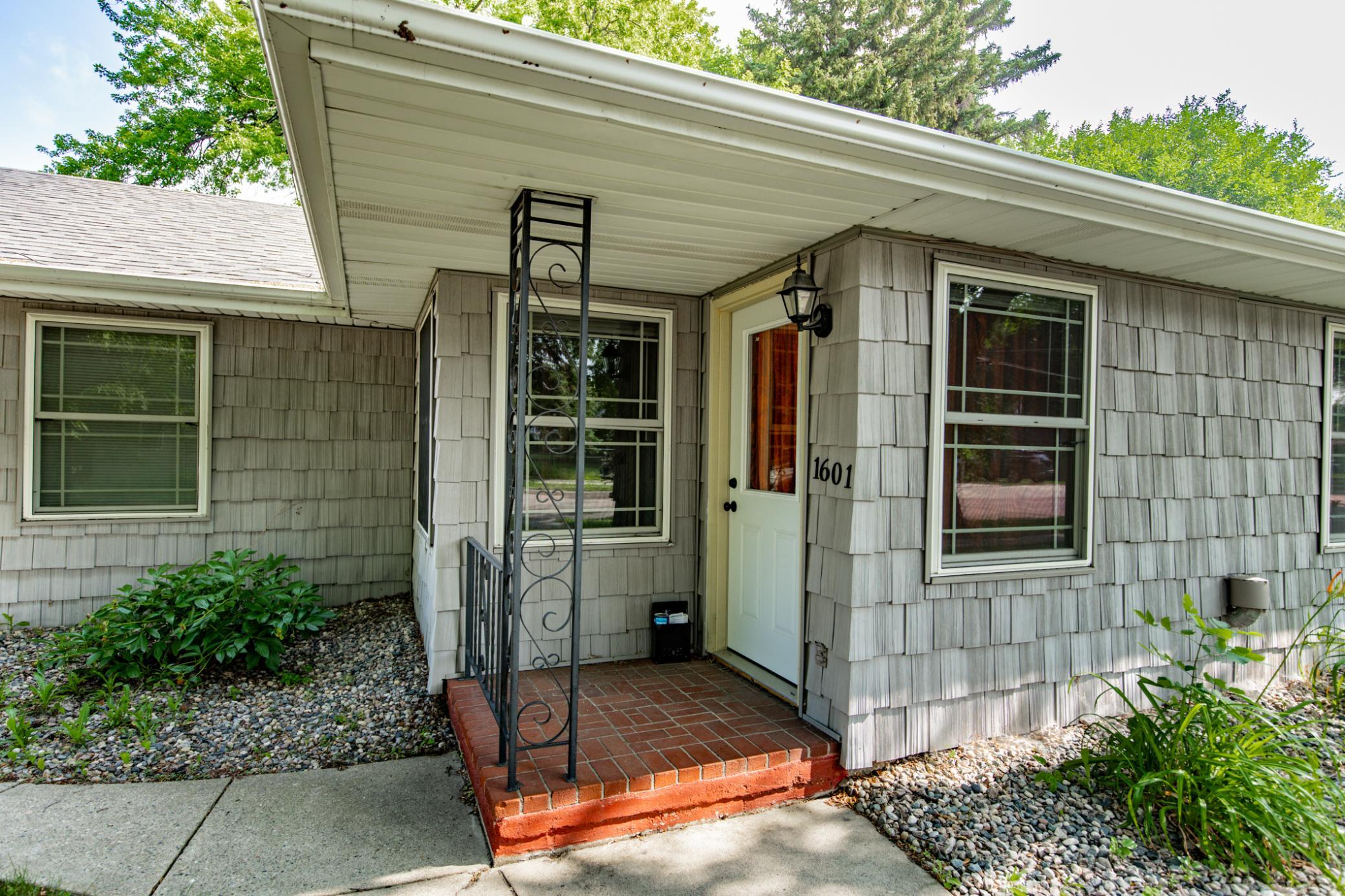 1601-1603 Broadway N Property Photo 6