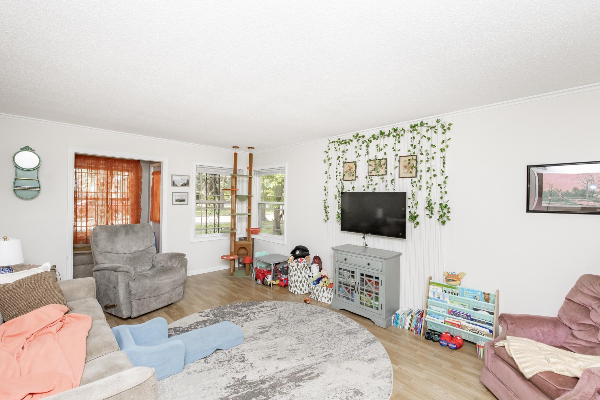 1601-1603 Broadway N Property Photo 9