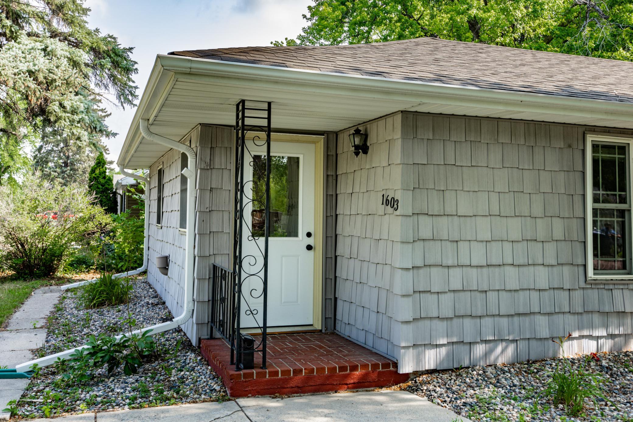 1601-1603 Broadway N Property Photo 22