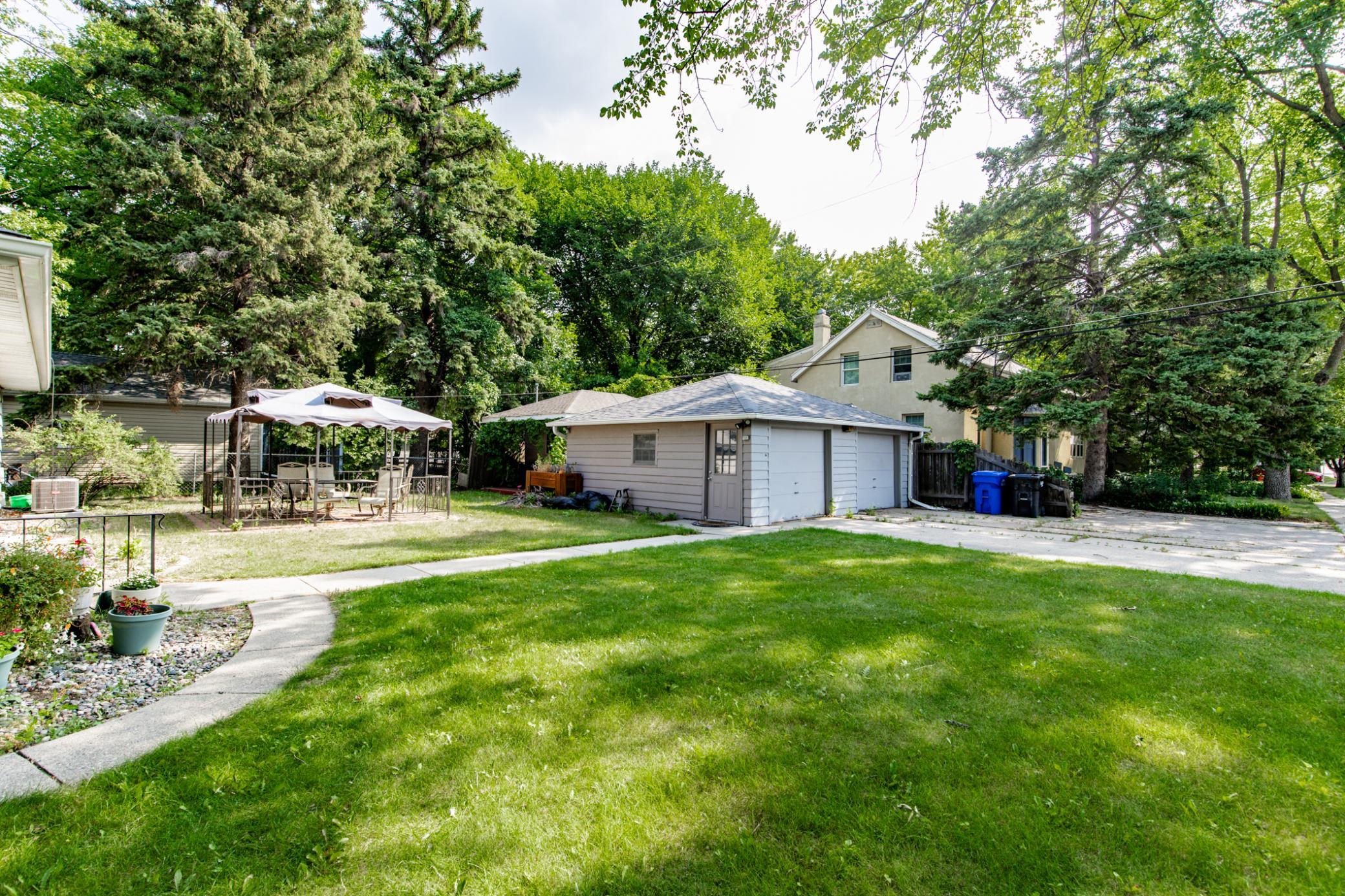 1601-1603 Broadway N Property Photo 41