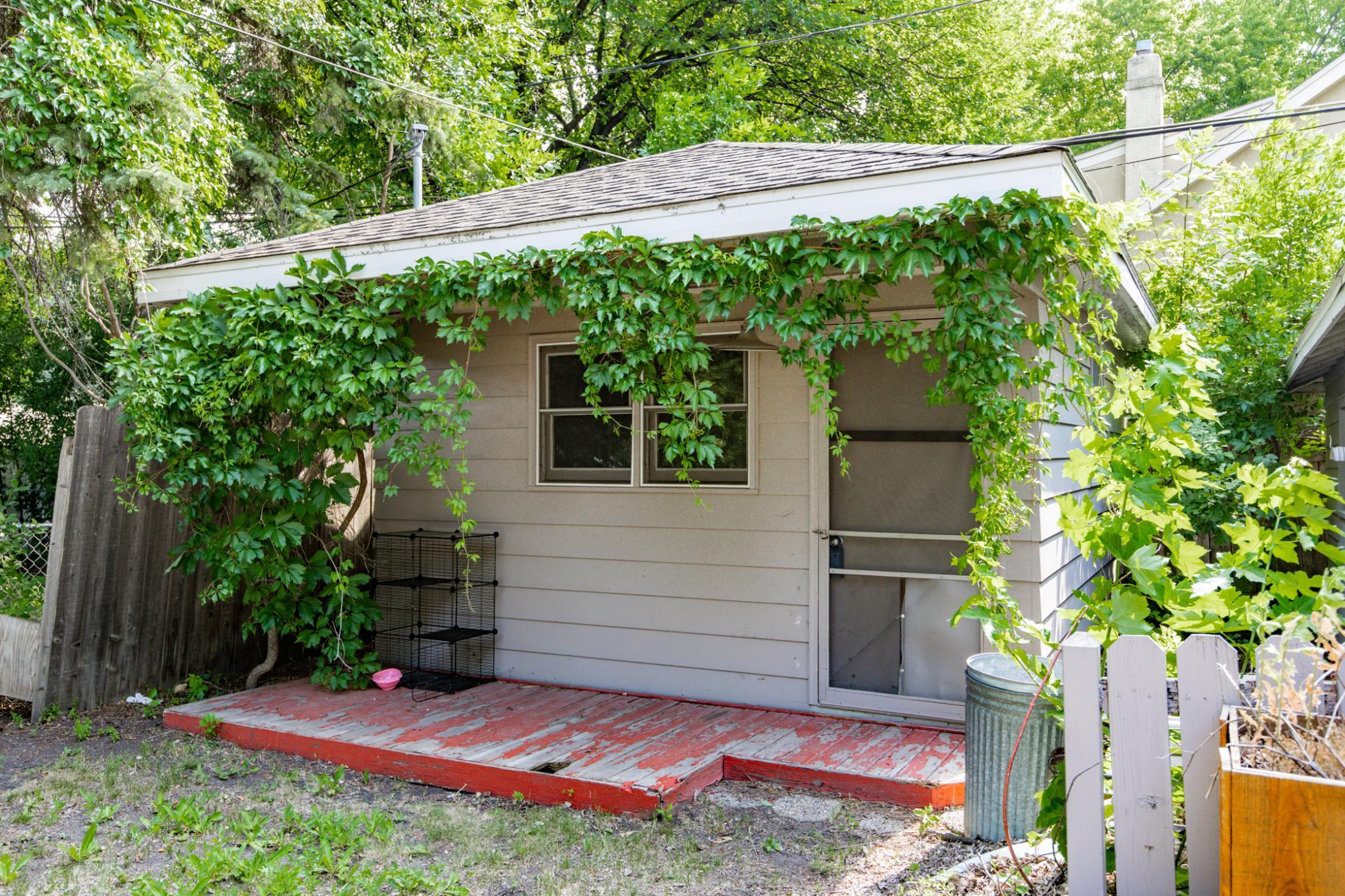 1601-1603 Broadway N Property Photo 48