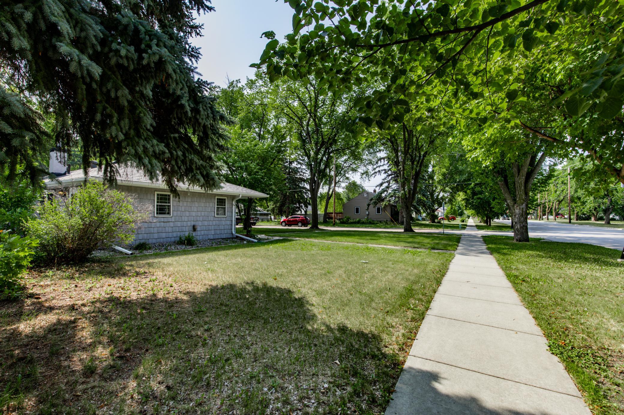 1601-1603 Broadway N Property Photo 52
