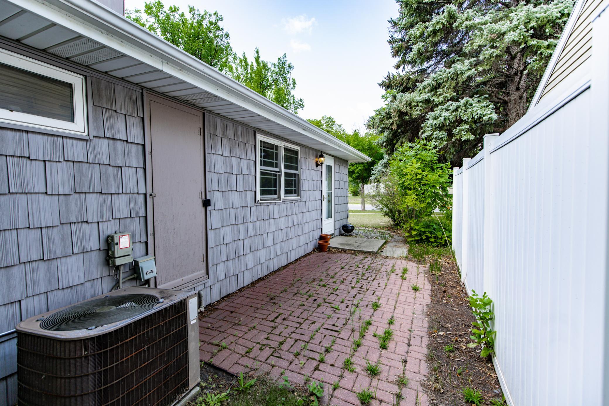 1601-1603 Broadway N Property Photo 57