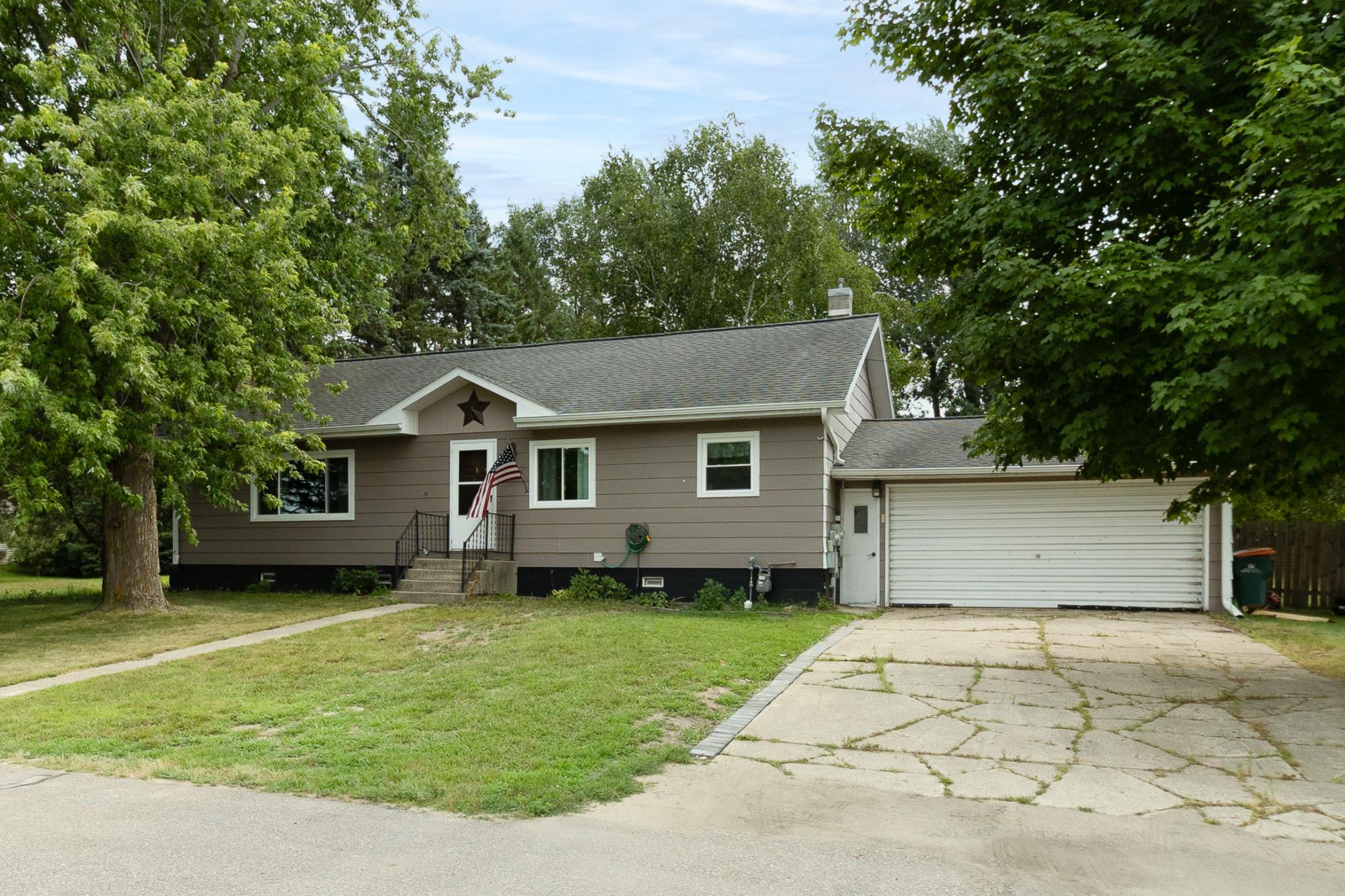 210 3rd Avenue Ne Property Photo 1