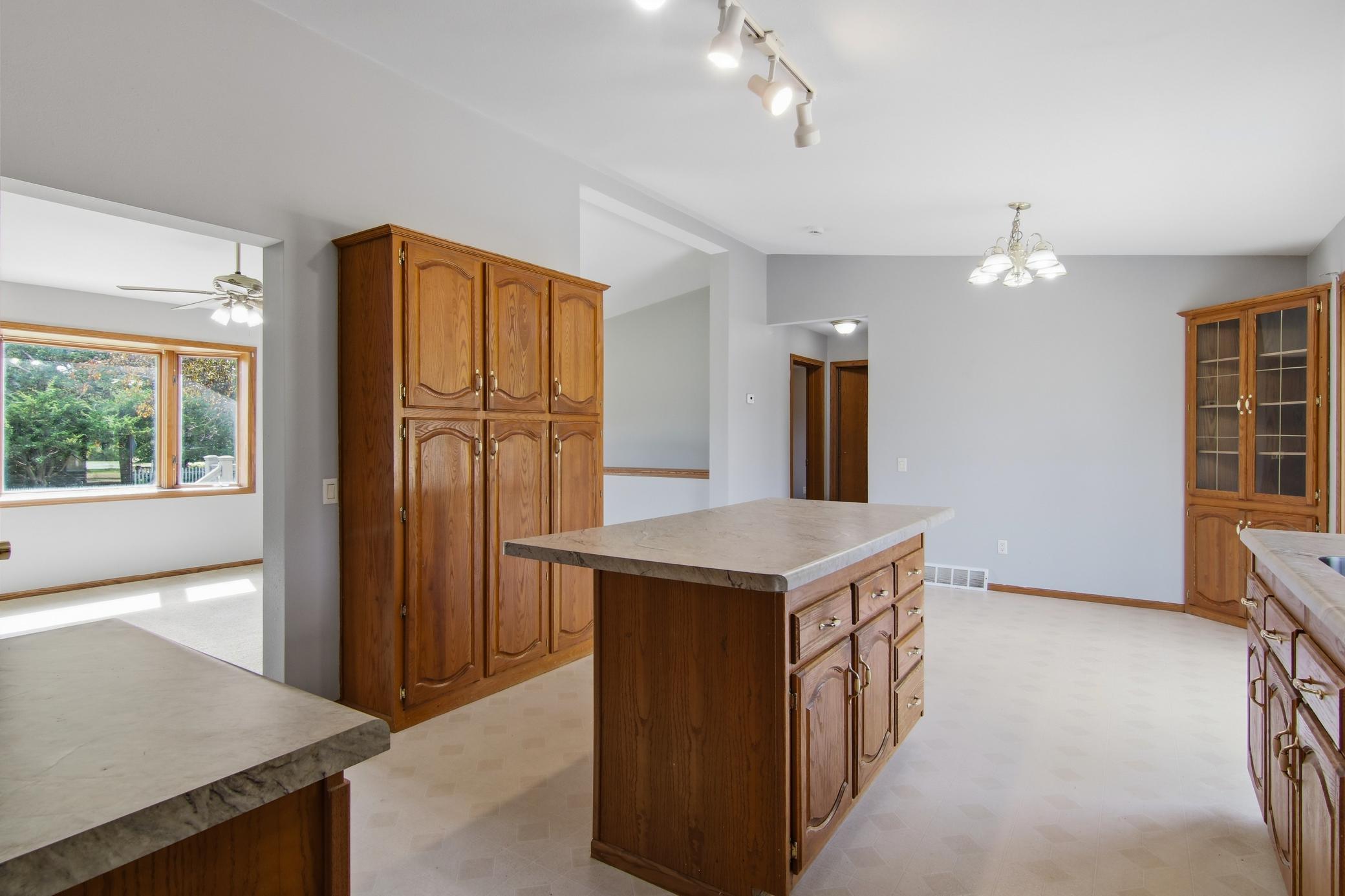 500 N Sheppard Street Property Photo 12