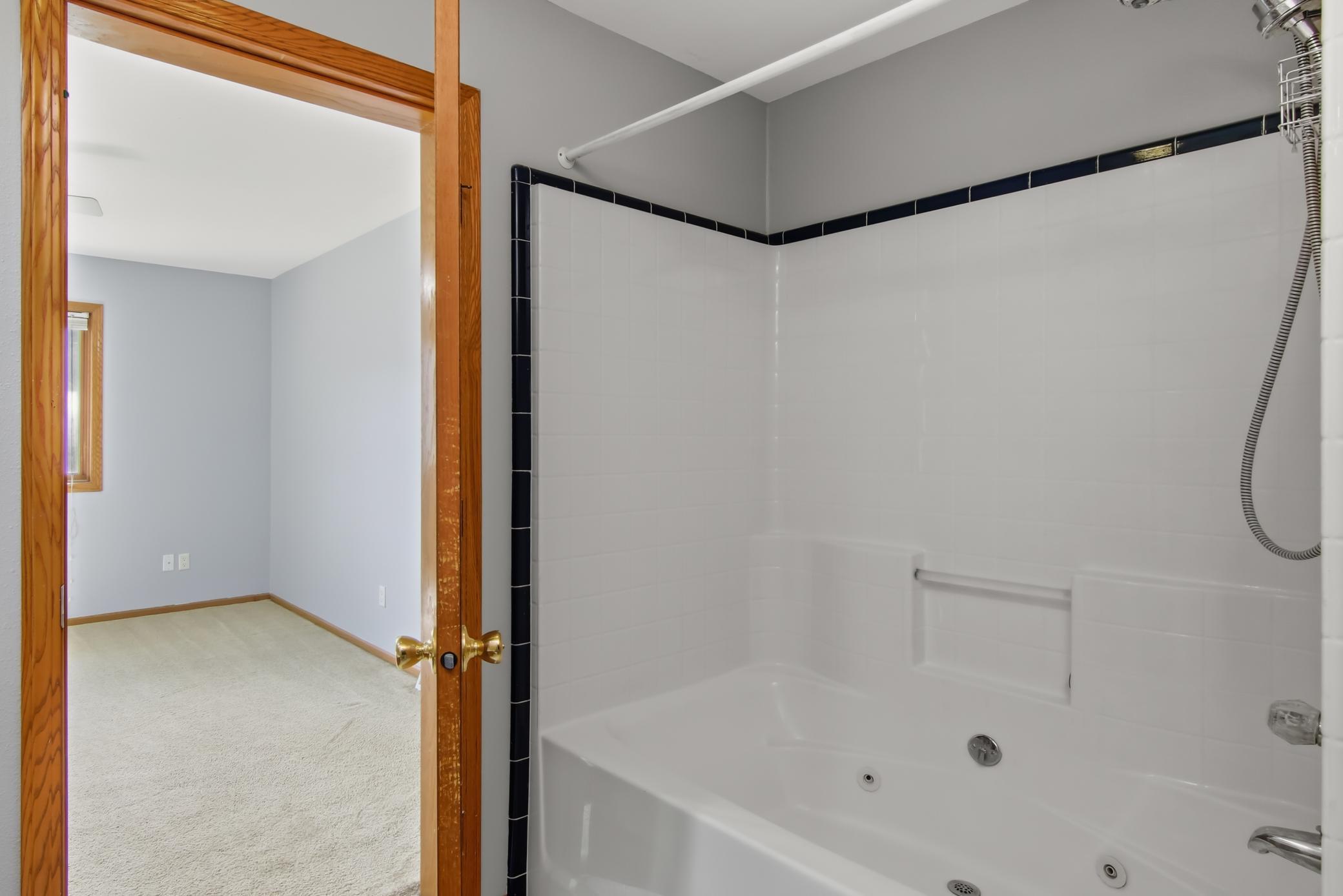 500 N Sheppard Street Property Photo 18