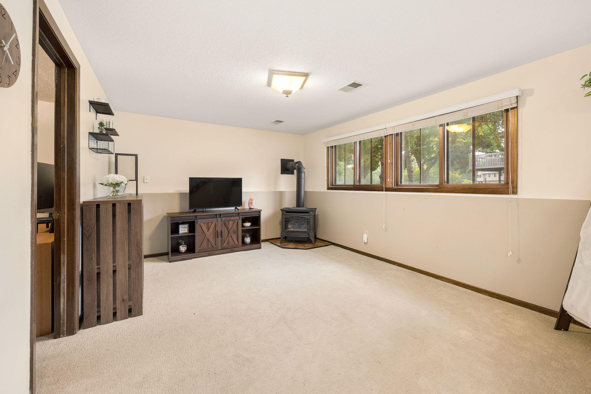 899 Lawnview Avenue Property Photo 18