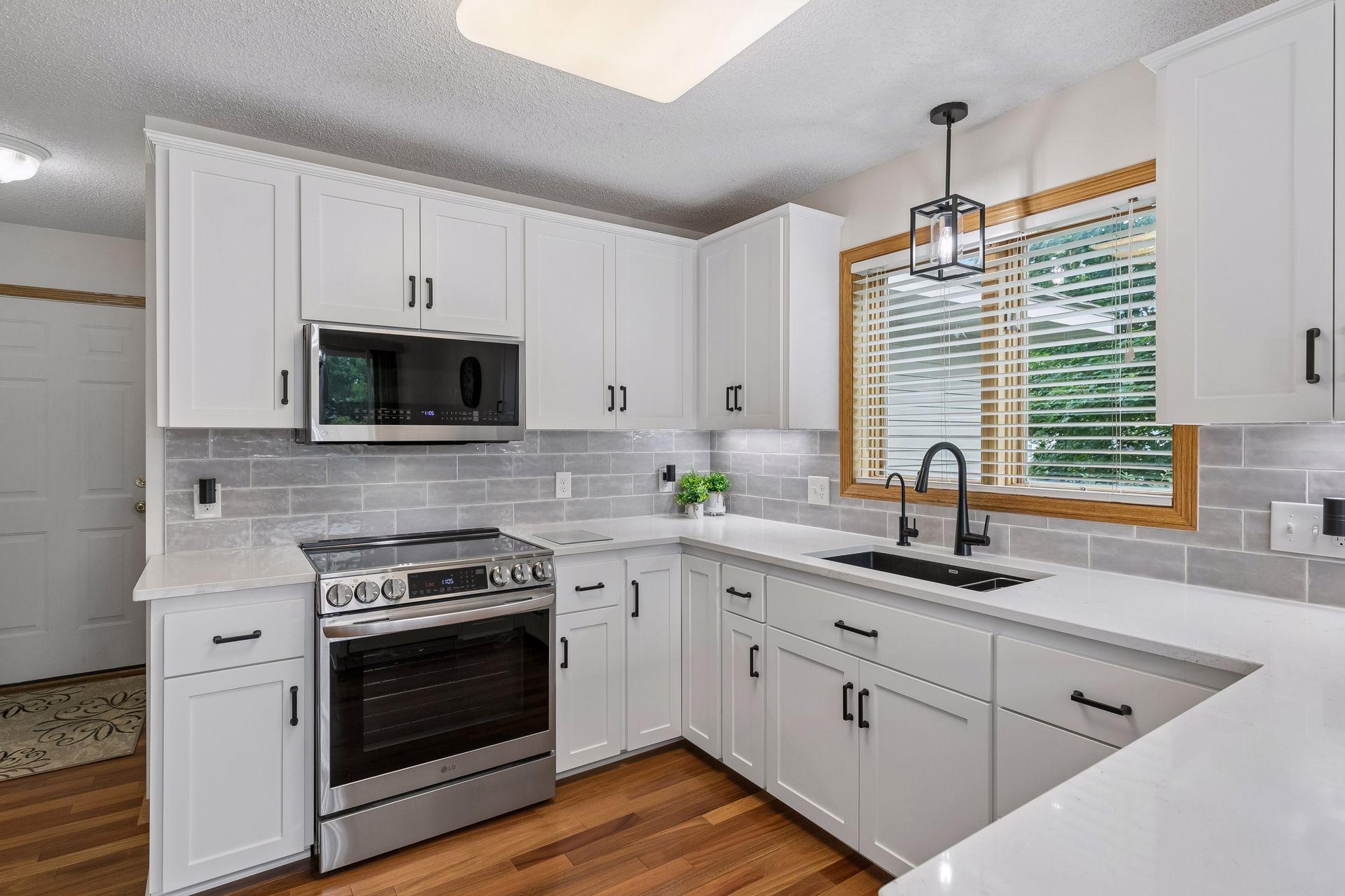 18832 Exclusive Path Property Photo 2