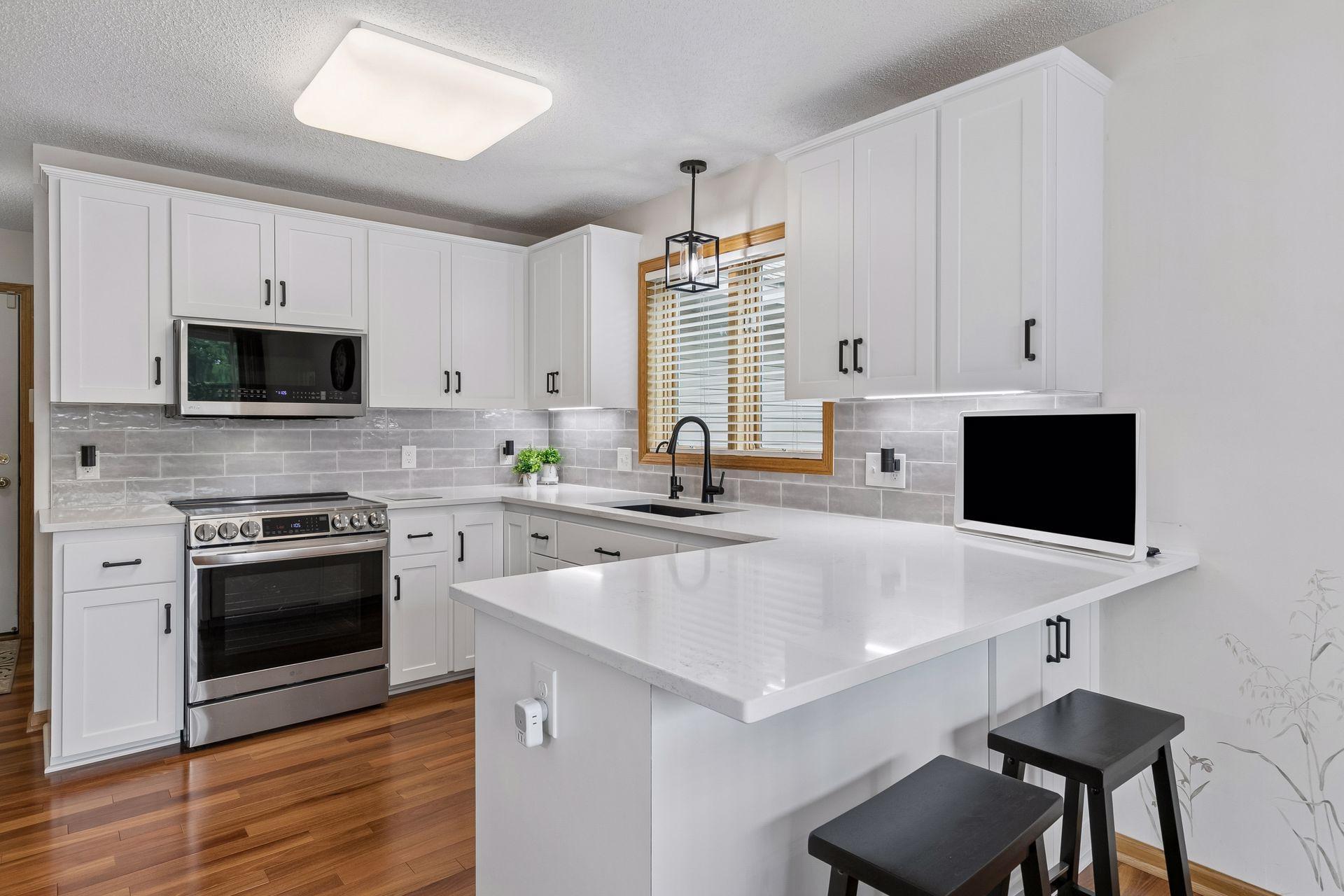 18832 Exclusive Path Property Photo 9