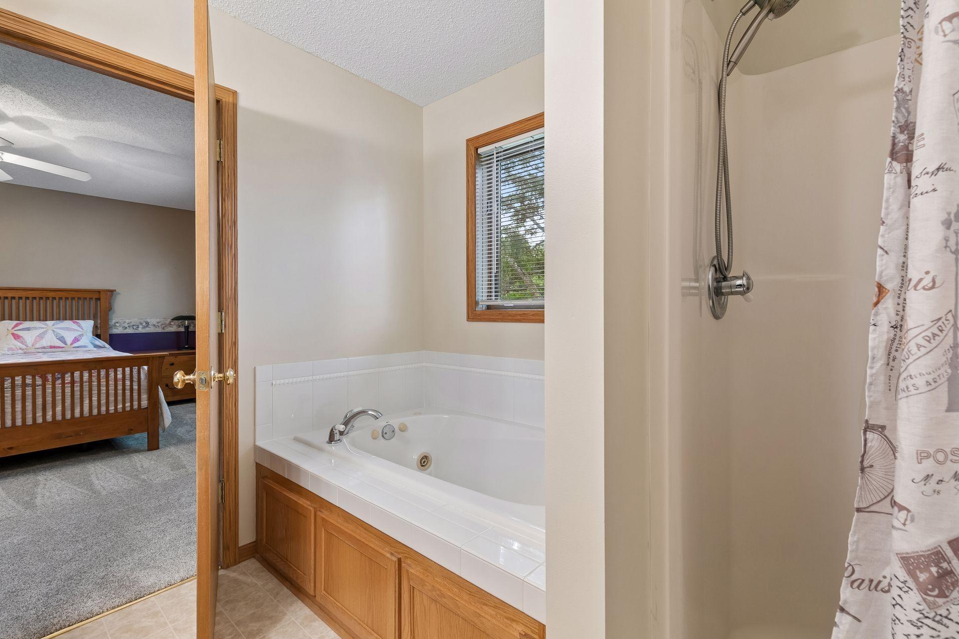 18832 Exclusive Path Property Photo 15