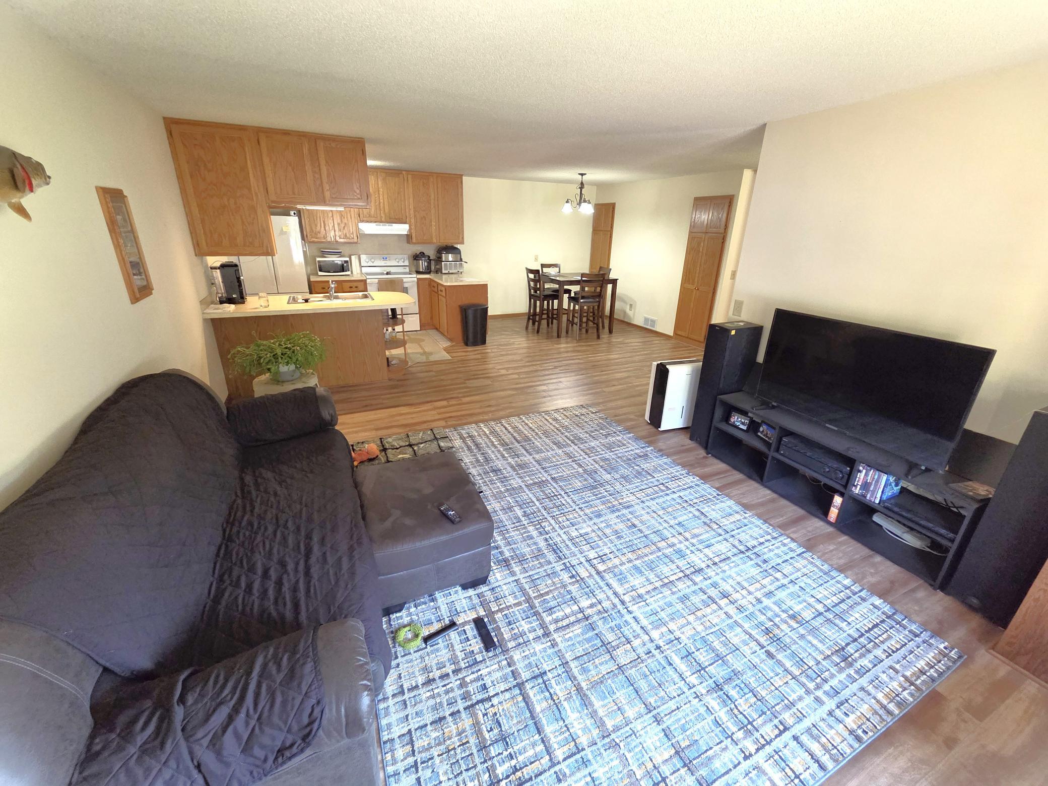 116 Rockford Avenue E Property Photo 5