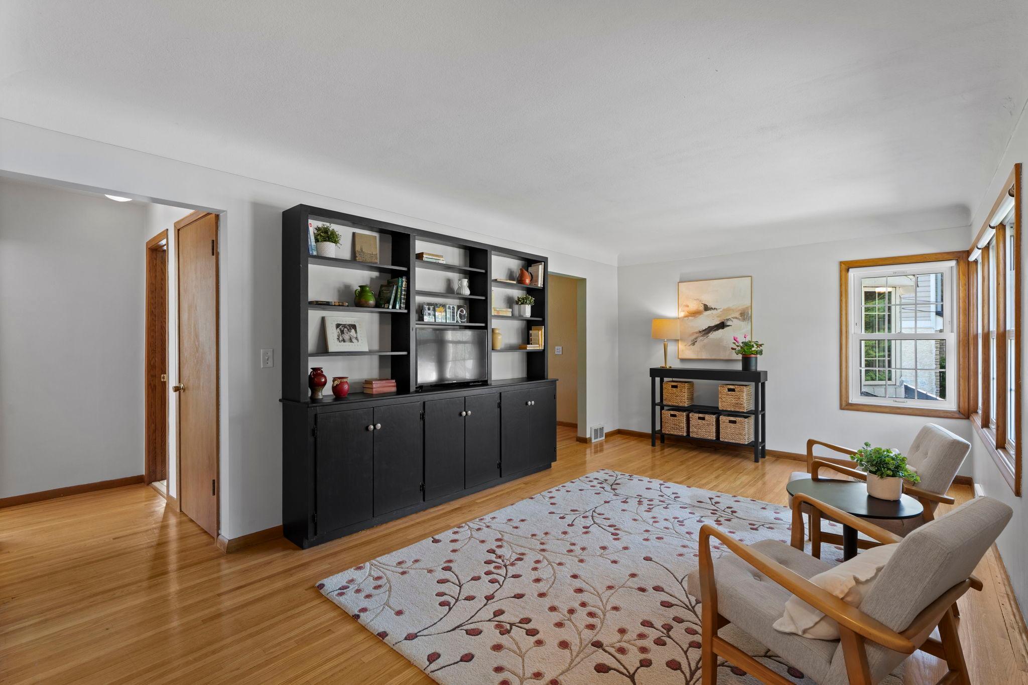 2750 Oxford Street N Property Photo 6