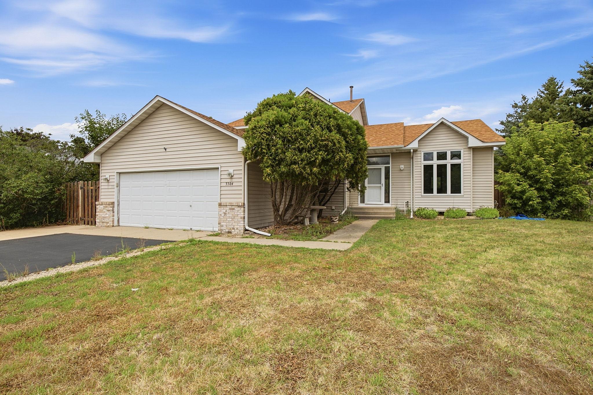 3304 W Park Drive Property Photo 1