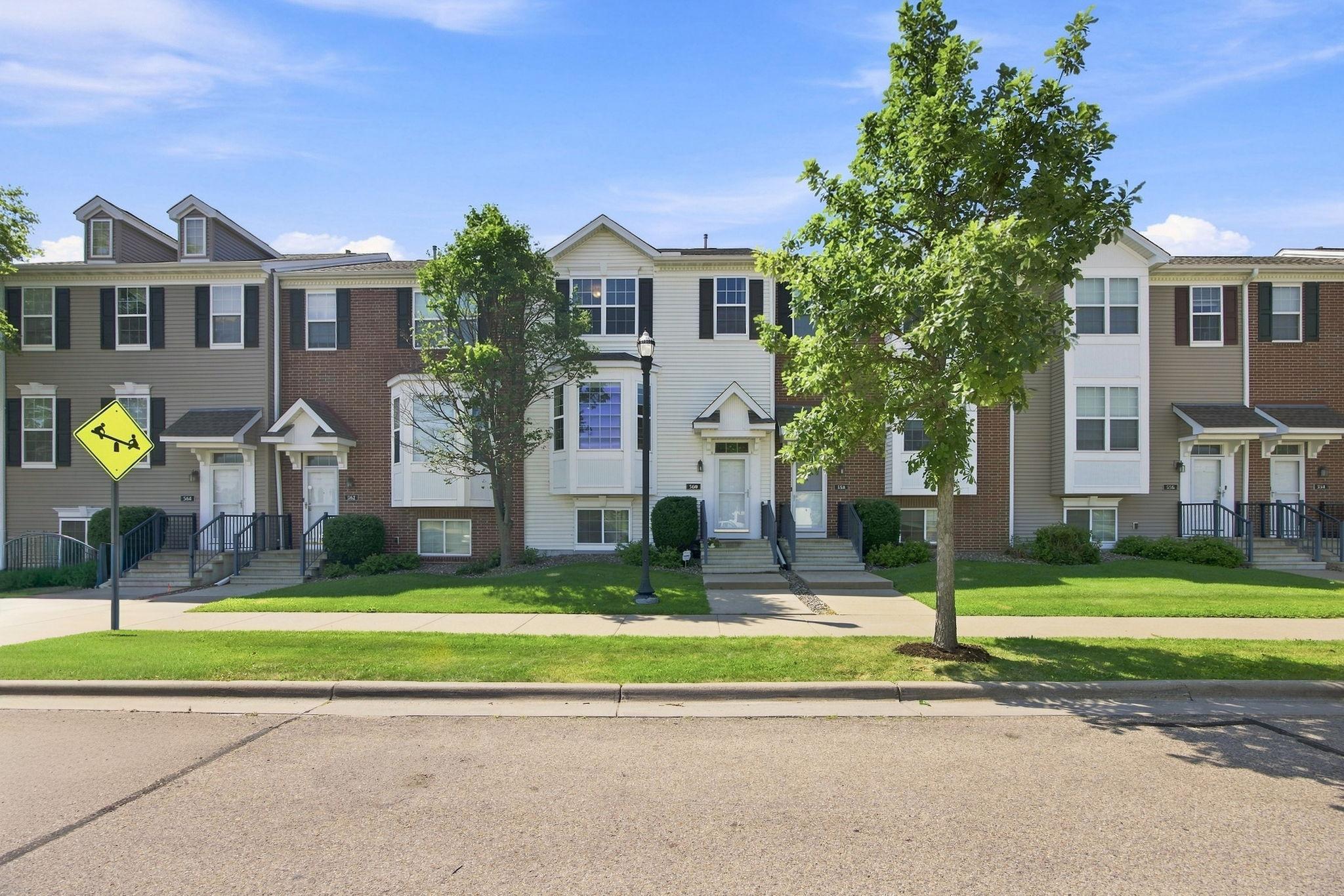 560 Huset Parkway Ne Property Photo 1