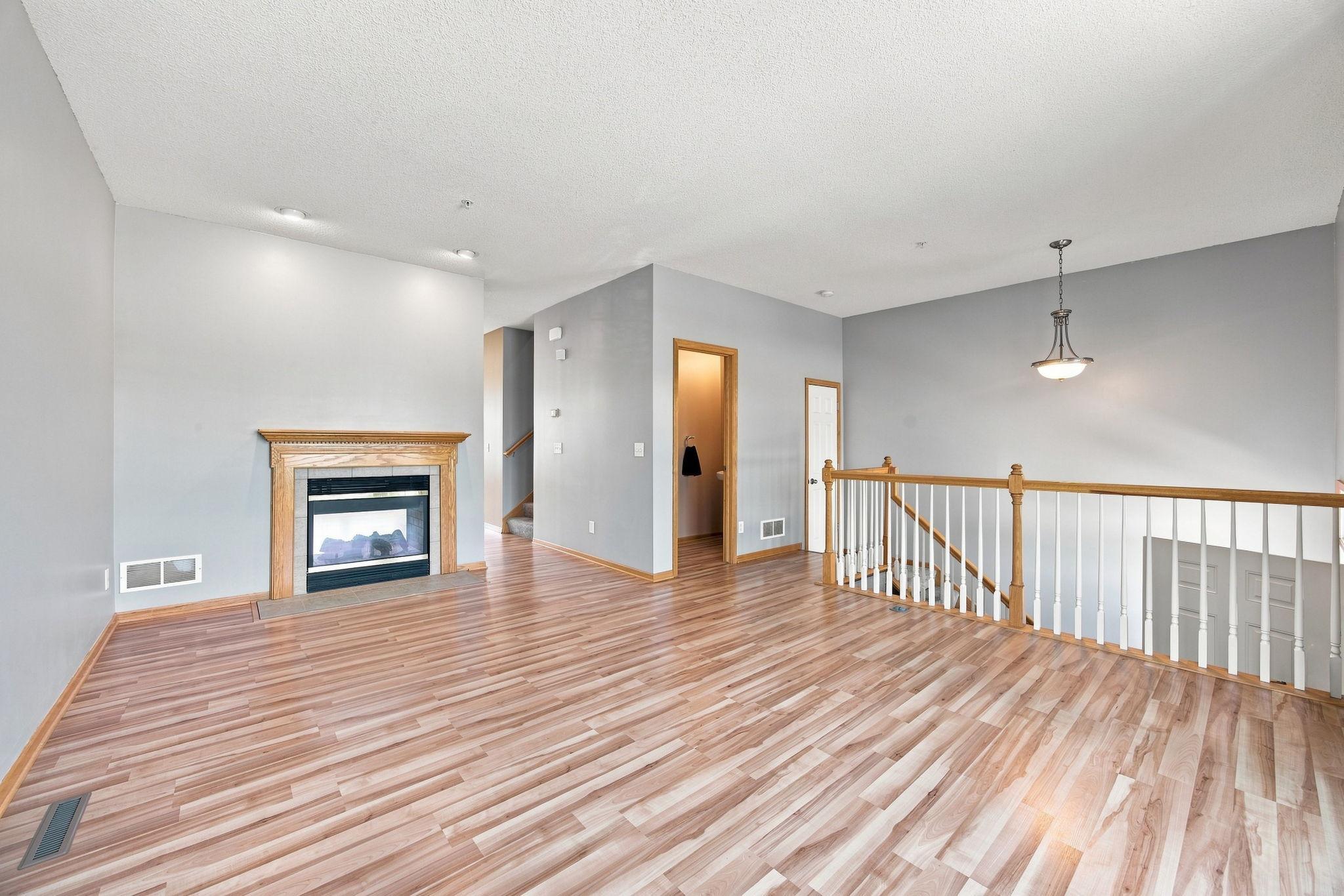 560 Huset Parkway Ne Property Photo 5