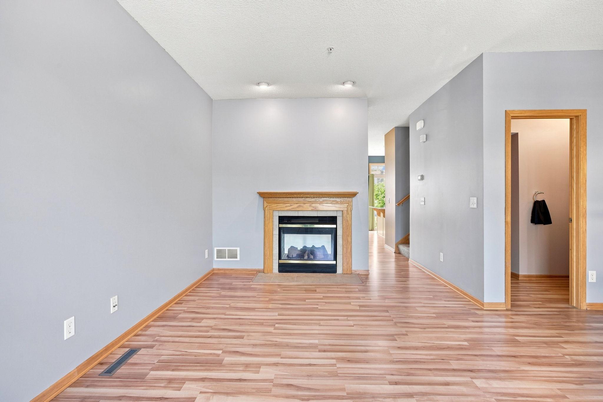 560 Huset Parkway Ne Property Photo 7