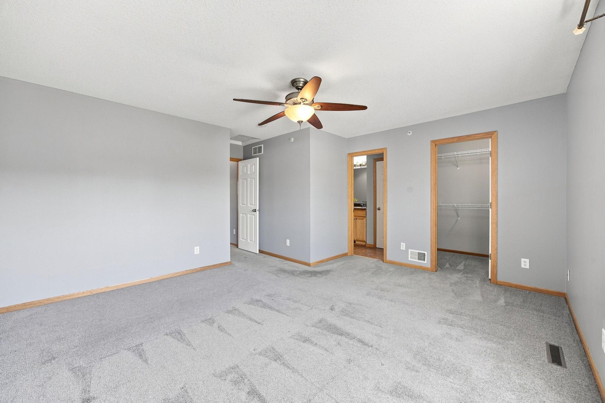560 Huset Parkway Ne Property Photo 22