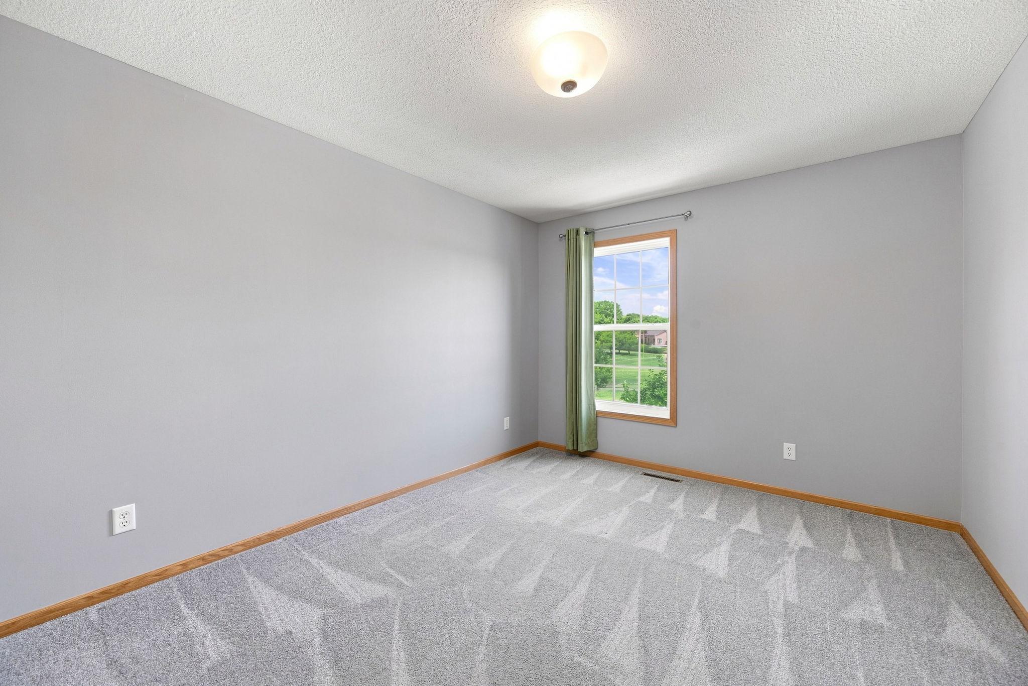 560 Huset Parkway Ne Property Photo 27