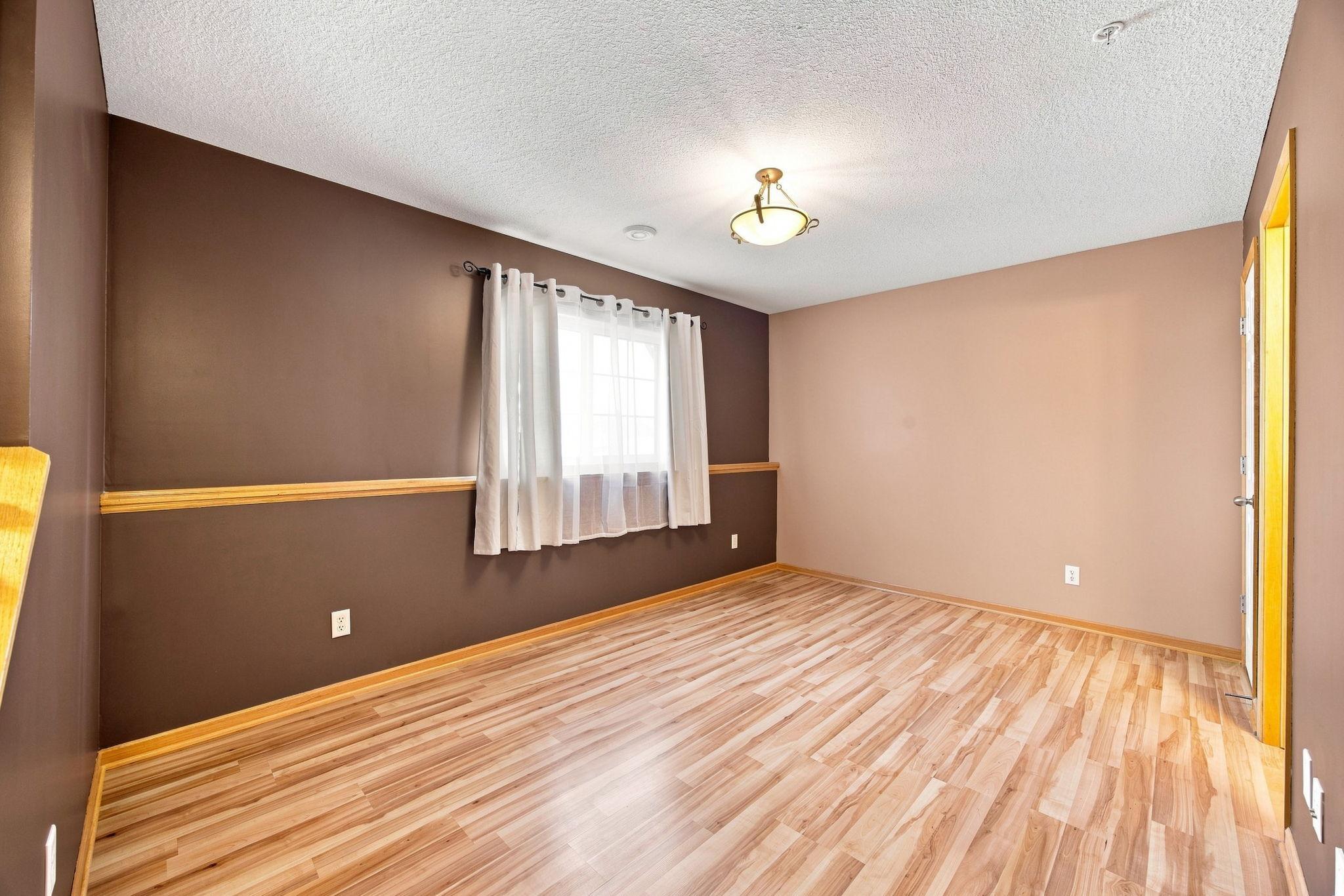 560 Huset Parkway Ne Property Photo 28