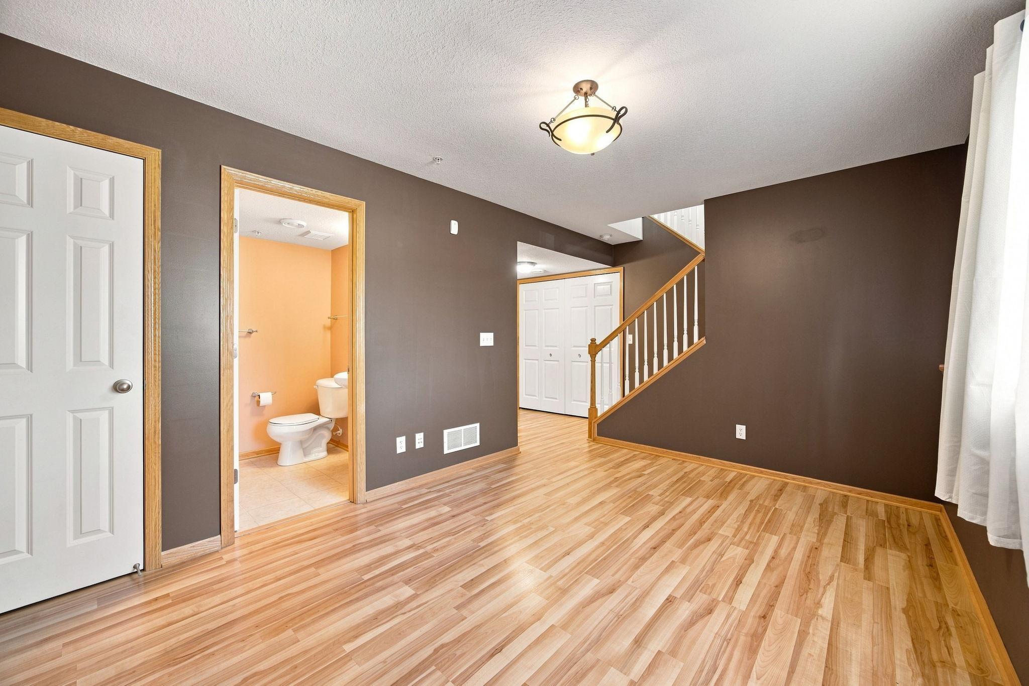 560 Huset Parkway Ne Property Photo 30