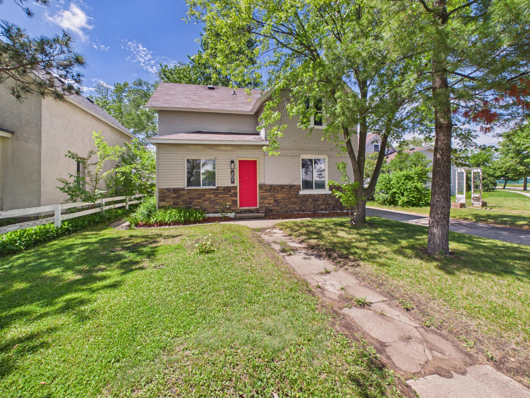 407 Cooper Avenue N Property Photo 4