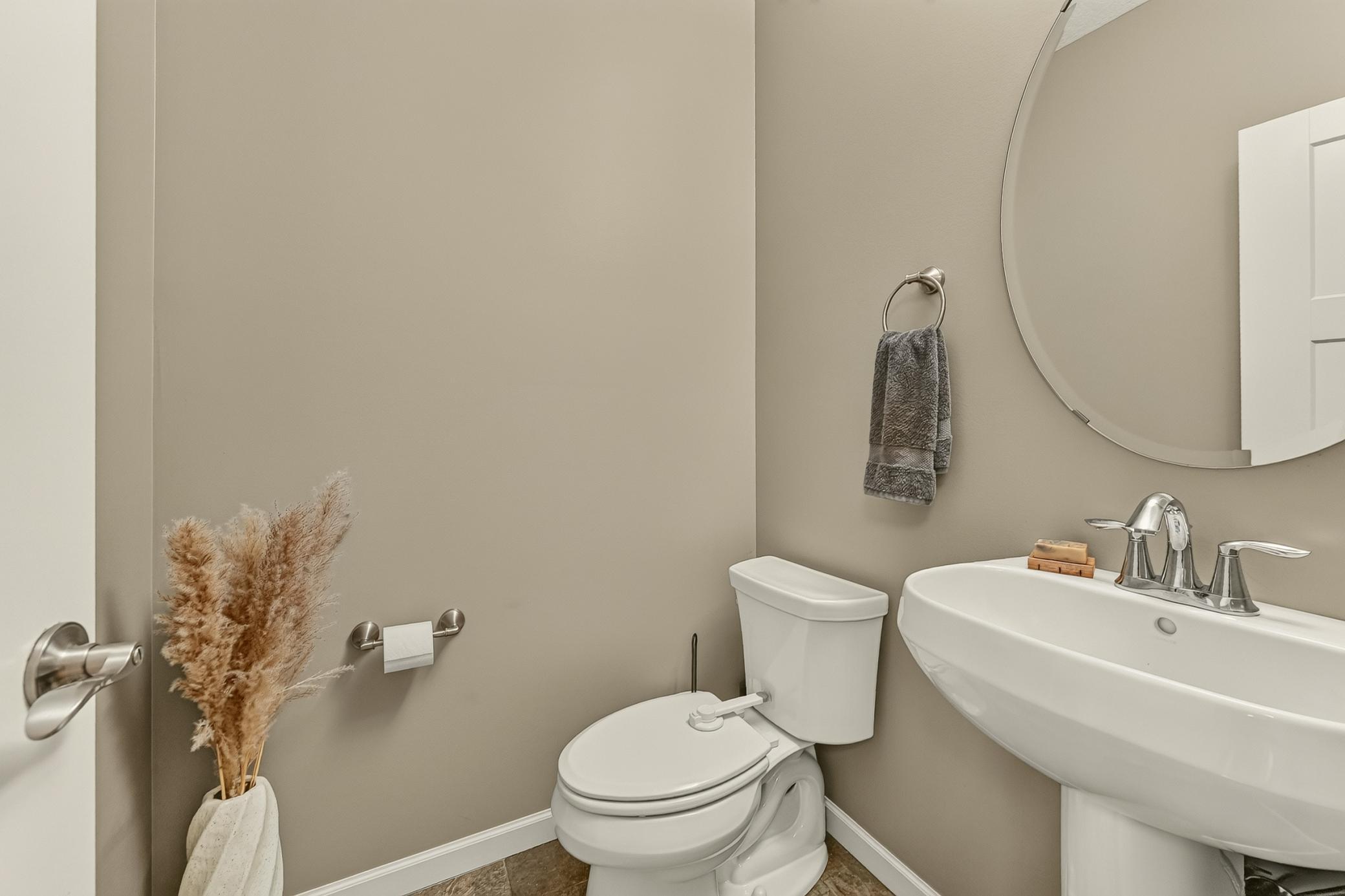 558 Panorama Circle Nw Property Photo 18