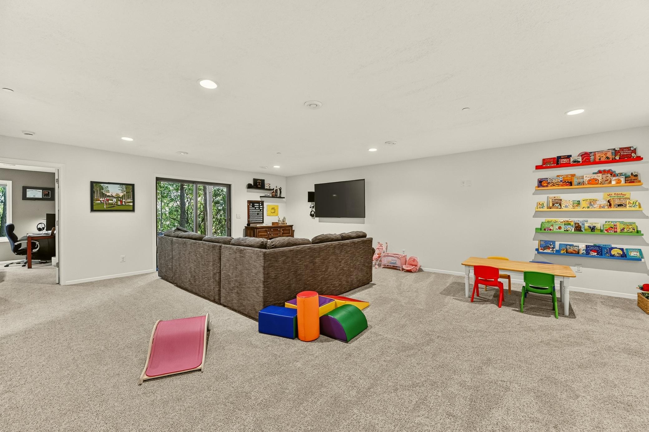 558 Panorama Circle Nw Property Photo 32